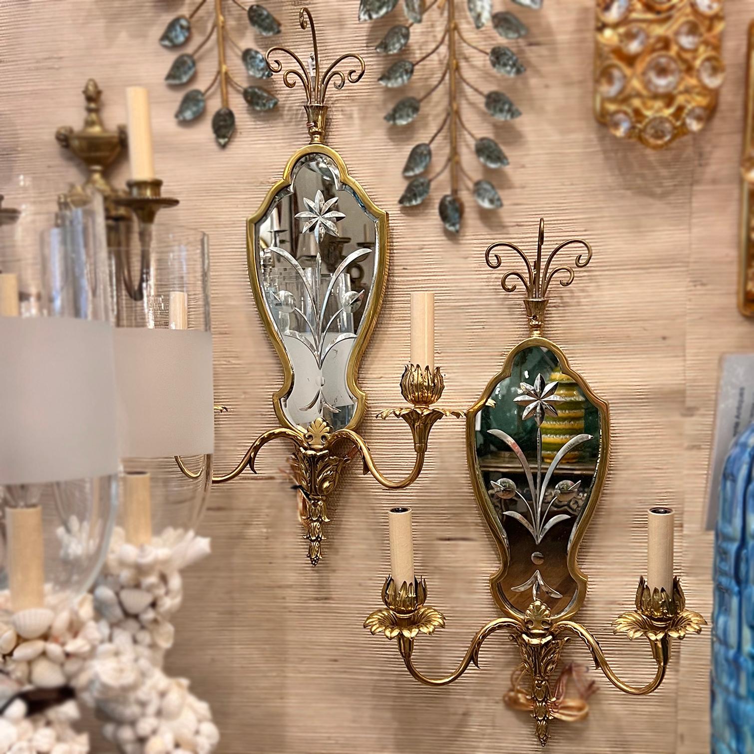 Paire d'appliques à miroirs françaises en vente 1