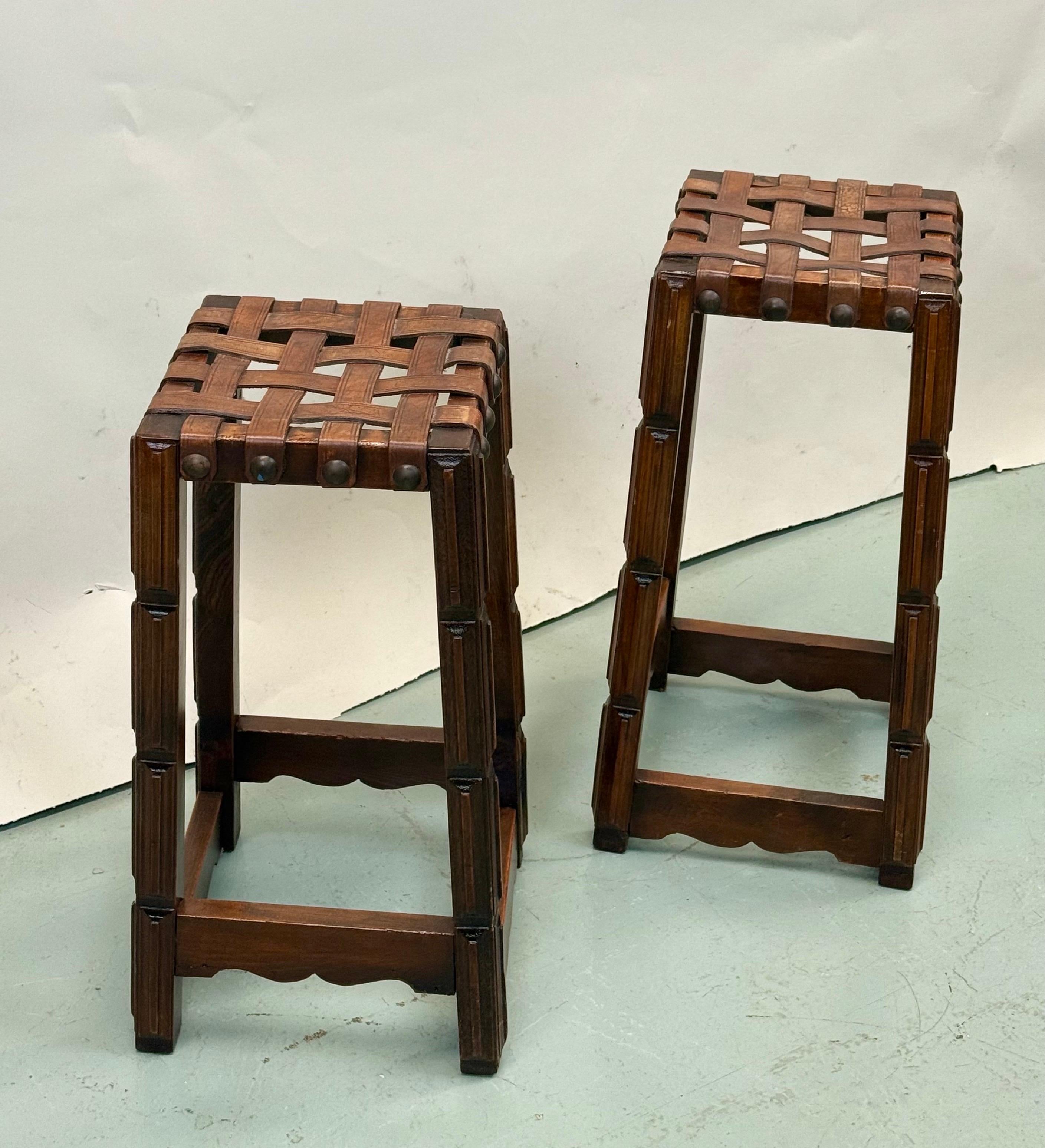 Milieu du XXe siècle Paire de tabourets de bar modernes en cuir, Jean MIchel Frank 1940 en vente