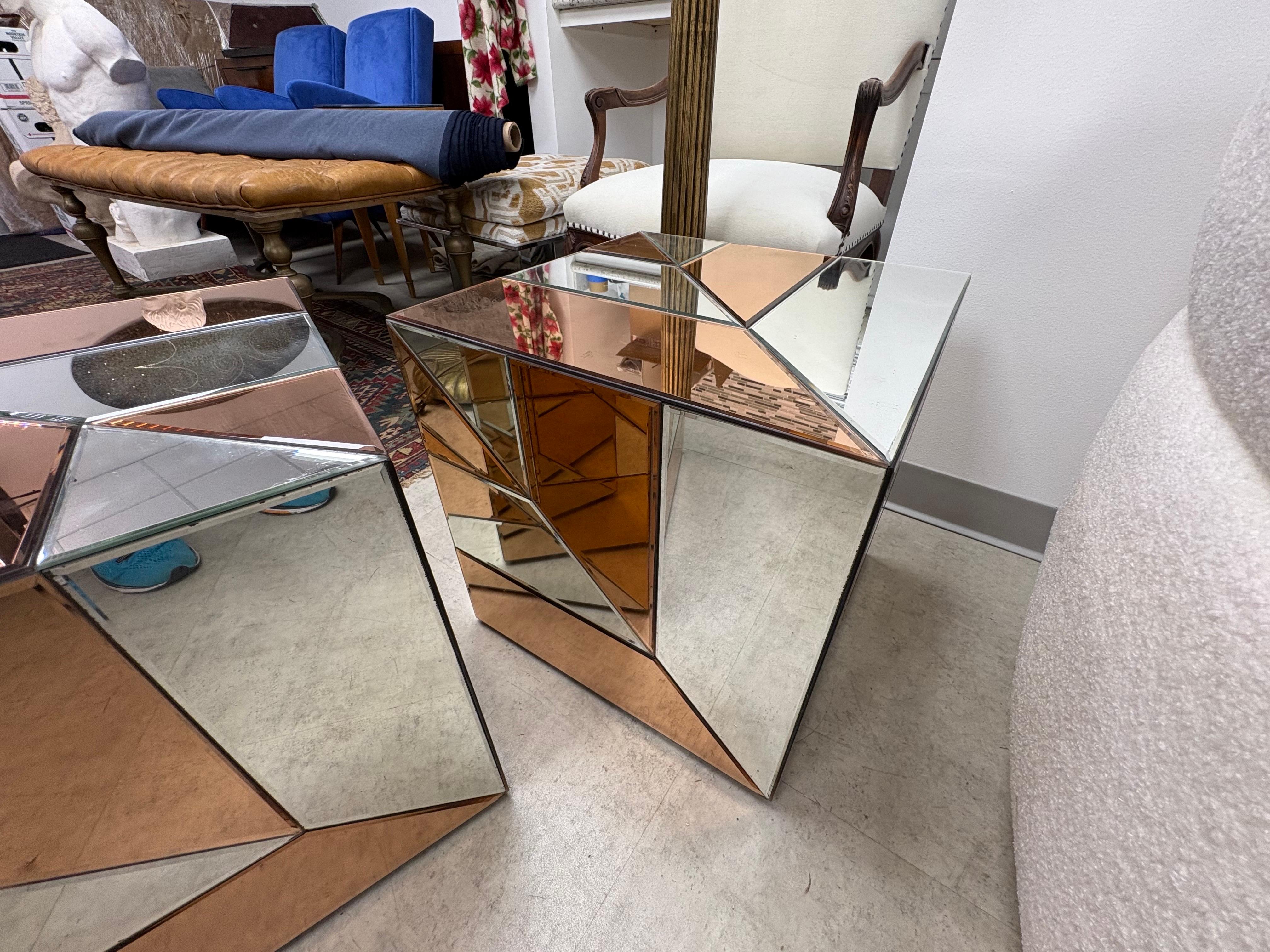 Paire de tables cubiques modernes à miroir en vente 3