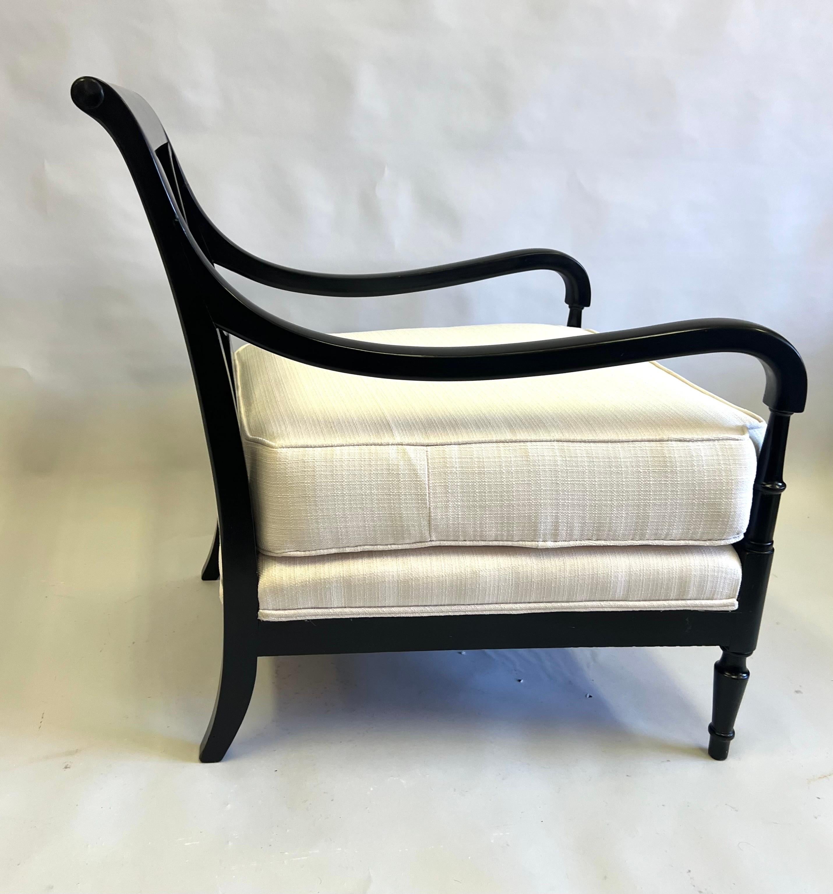 Paire de fauteuils/chaises longues néoclassiques de style français moderne par Maison Jansen  en vente 2