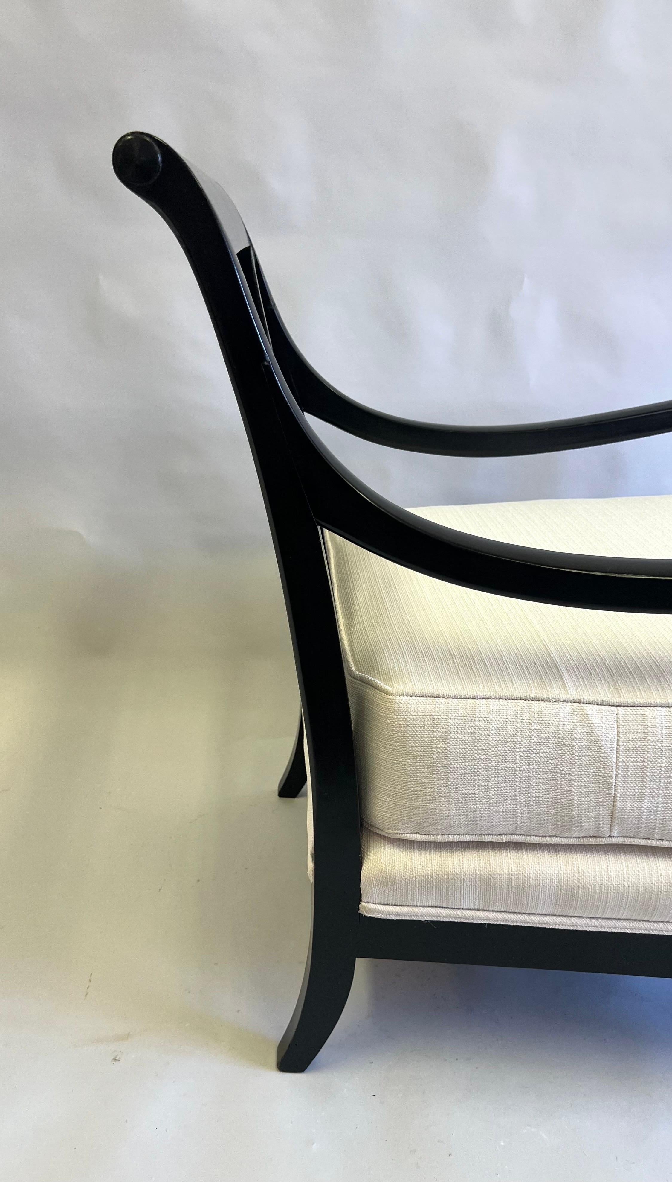 Paire de fauteuils/chaises longues néoclassiques de style français moderne par Maison Jansen  en vente 3