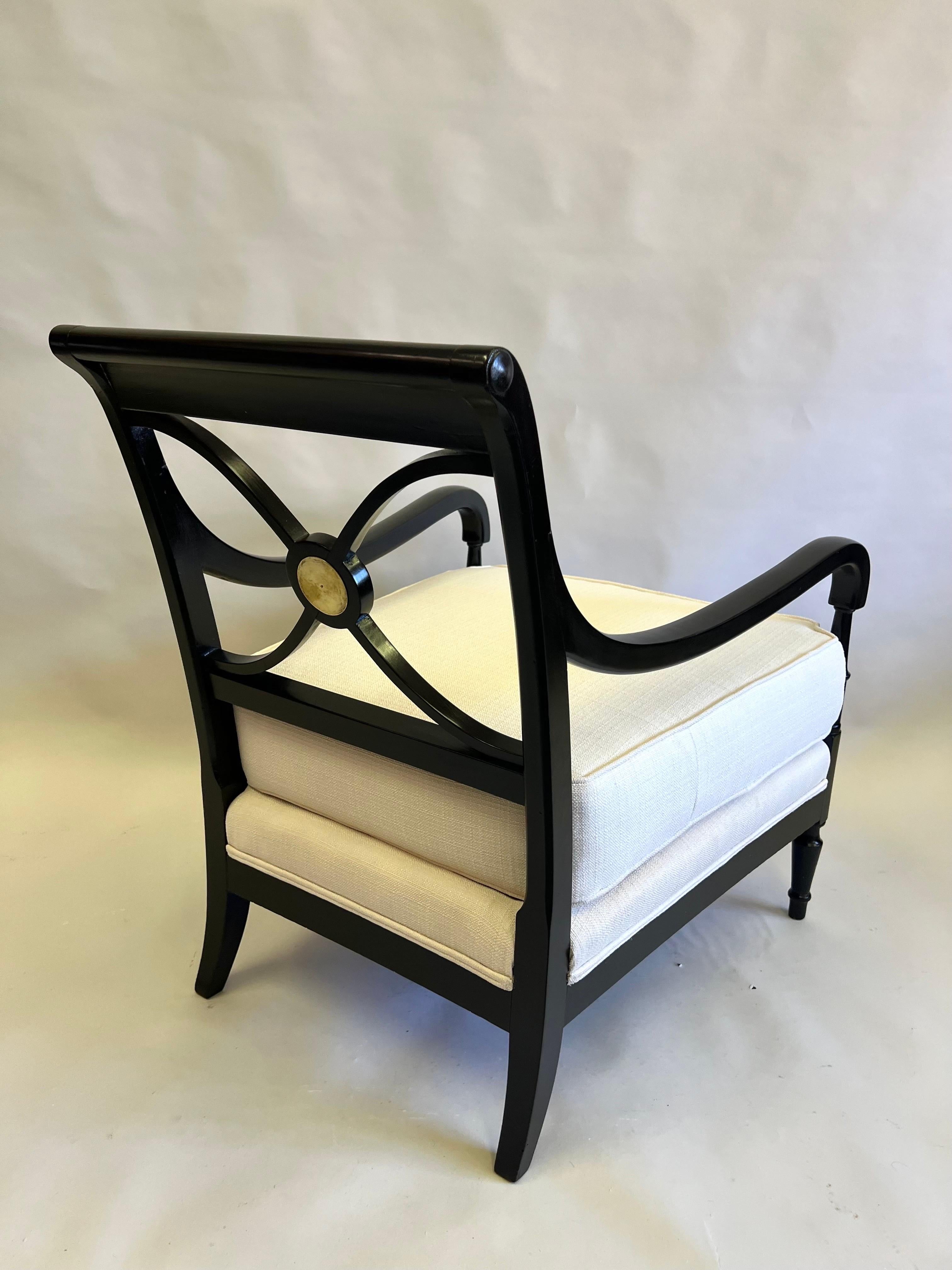 Milieu du XXe siècle Paire de fauteuils/chaises longues néoclassiques de style français moderne par Maison Jansen  en vente