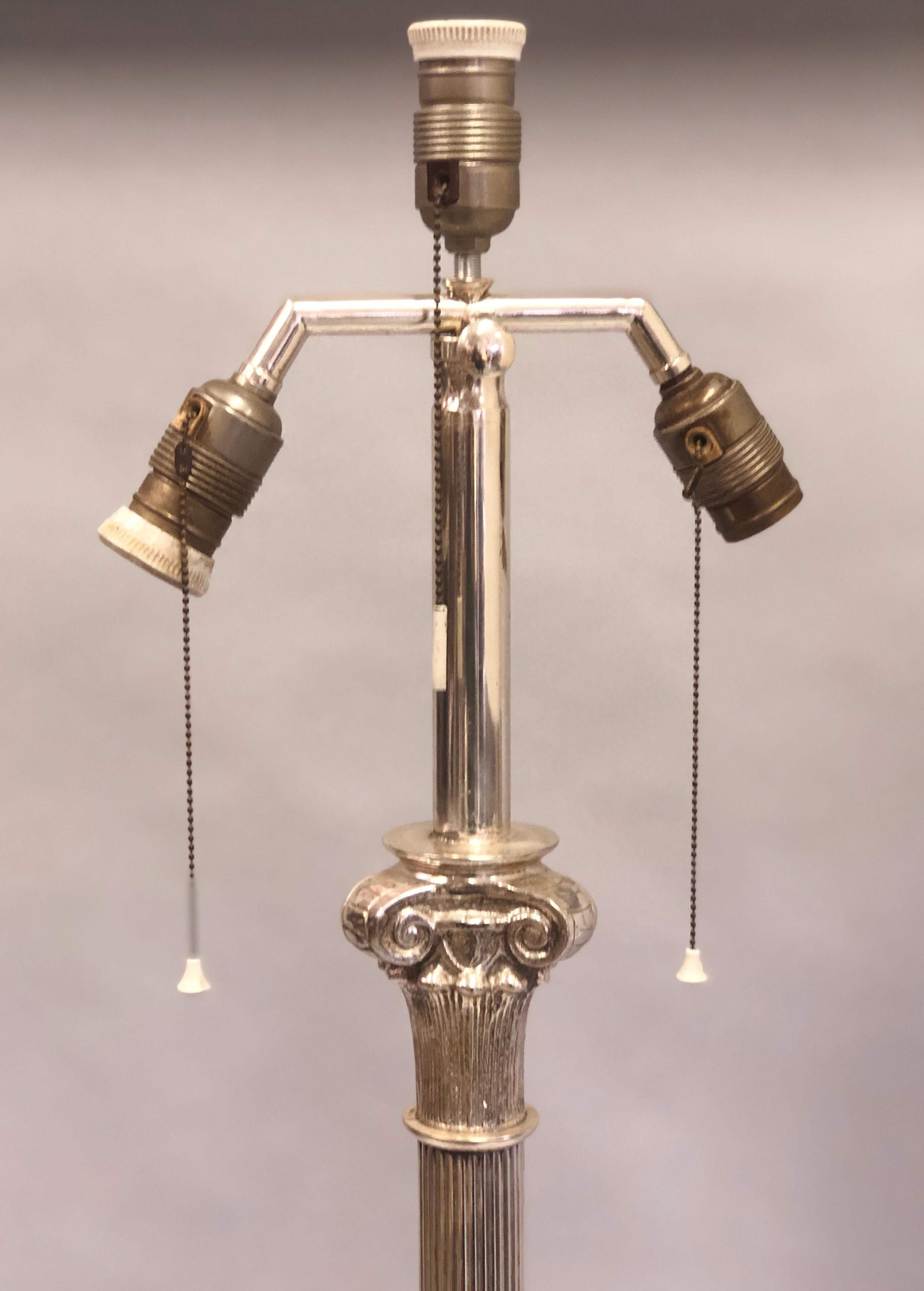 Moderne neoklassizistische Stehlampen aus Silber, Andre Arbus zugeschrieben, 1935, Paar im Angebot 5