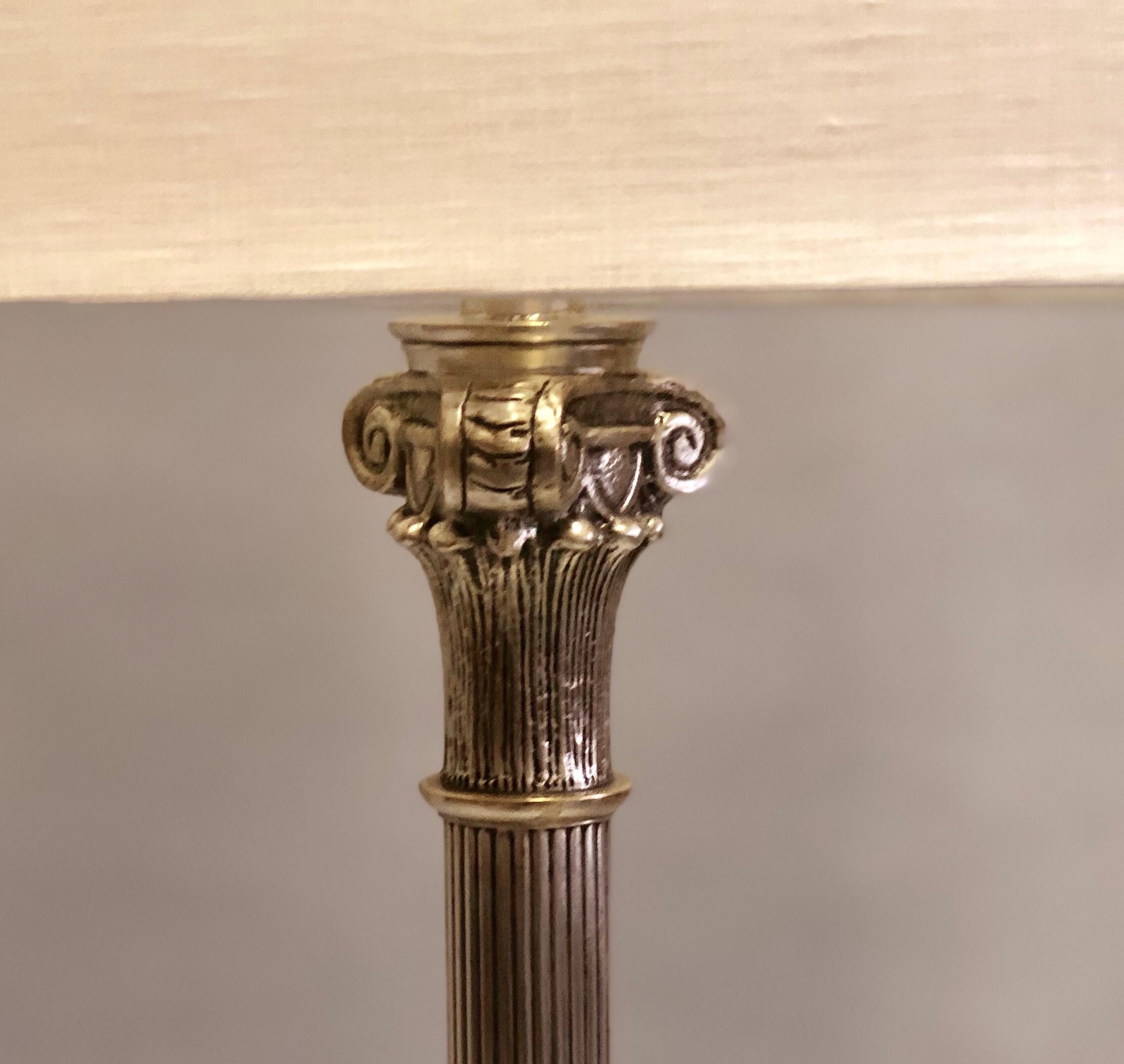 Moderne neoklassizistische Stehlampen aus Silber, Andre Arbus zugeschrieben, 1935, Paar im Angebot 2