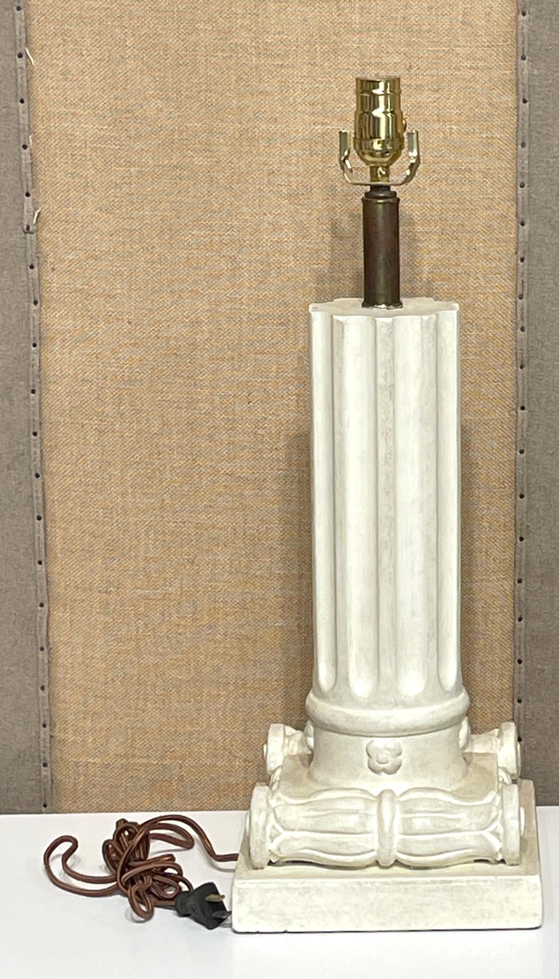 Pair of French Modern Serge Roche Style Wood & Plaster Inverted Column Lamps Tallado en venta