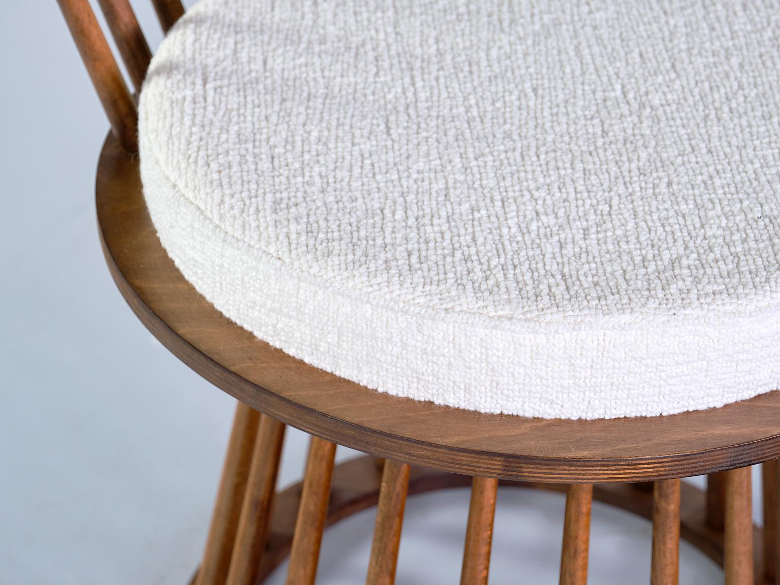 Pair of French Modern Spindle Chairs in Oak and White Bouclé Fabric, 1950s 7