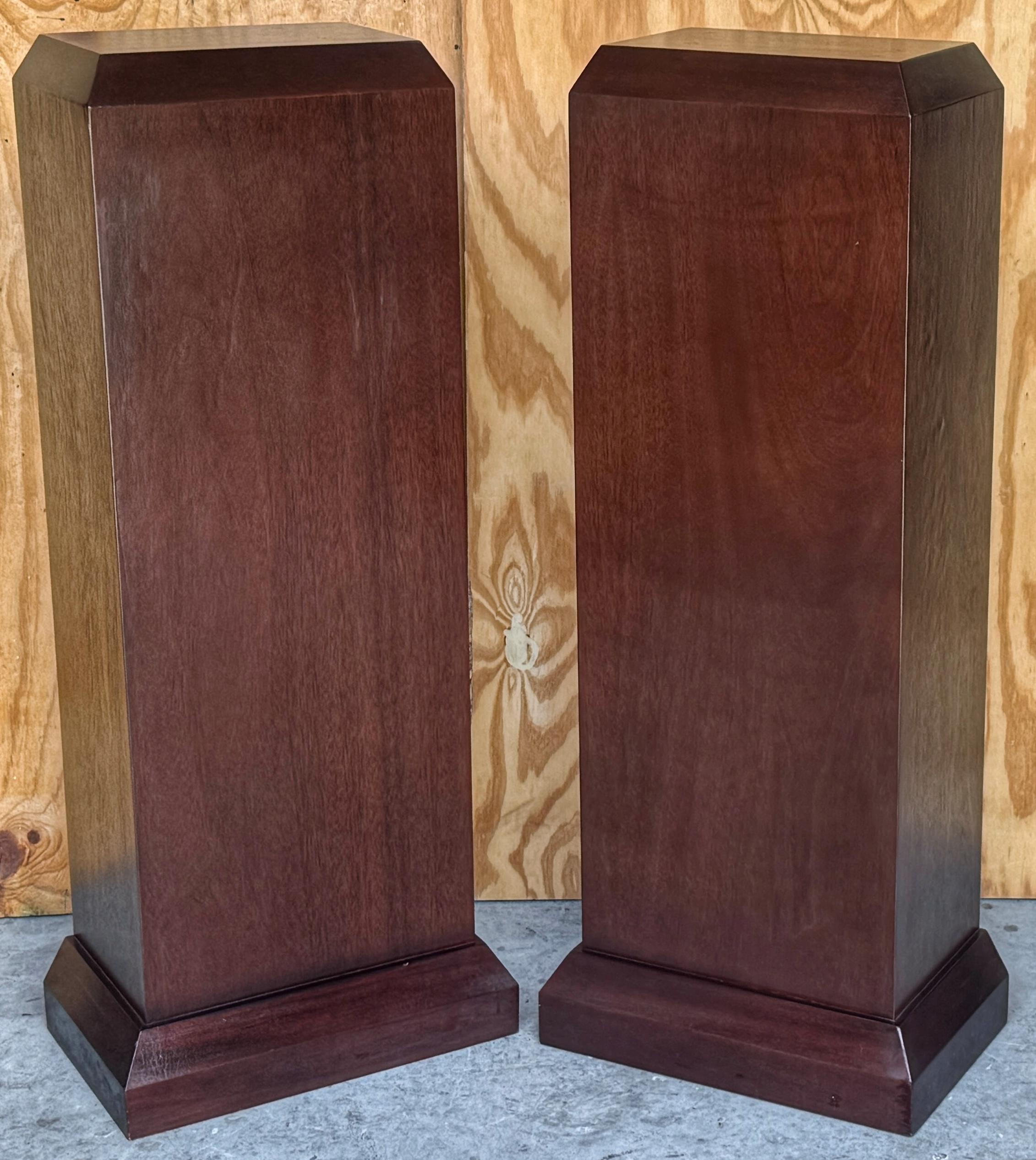 Pareja de pedestales franceses de caoba de estilo moderno en venta 2