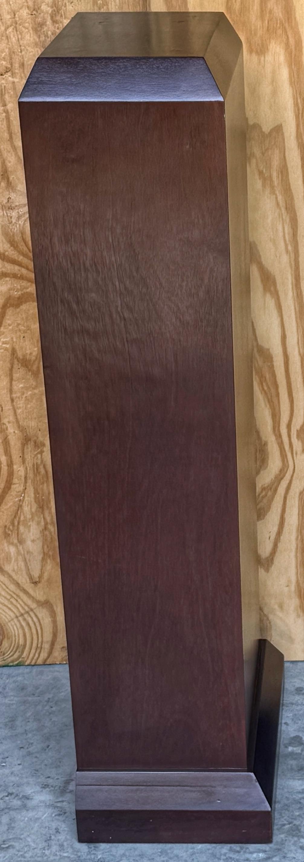 Pareja de pedestales franceses de caoba de estilo moderno Francés en venta
