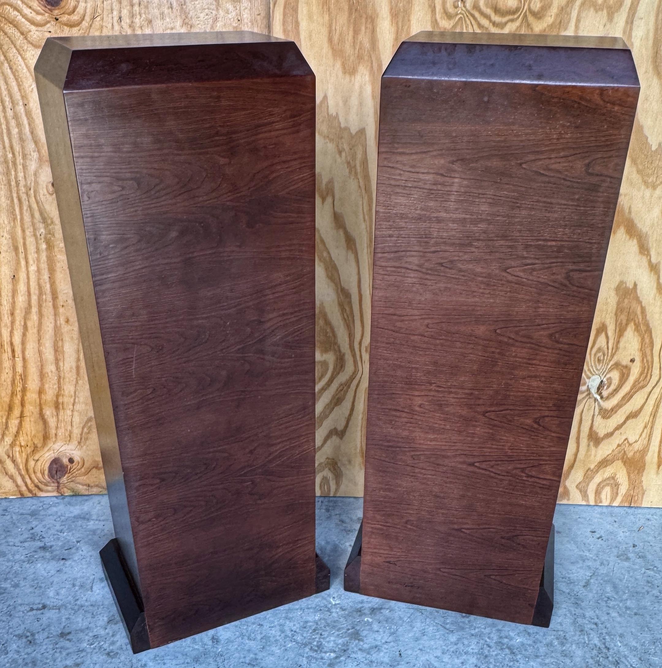 Pareja de pedestales franceses de caoba de estilo moderno en Bueno estado para la venta en West Palm Beach, FL