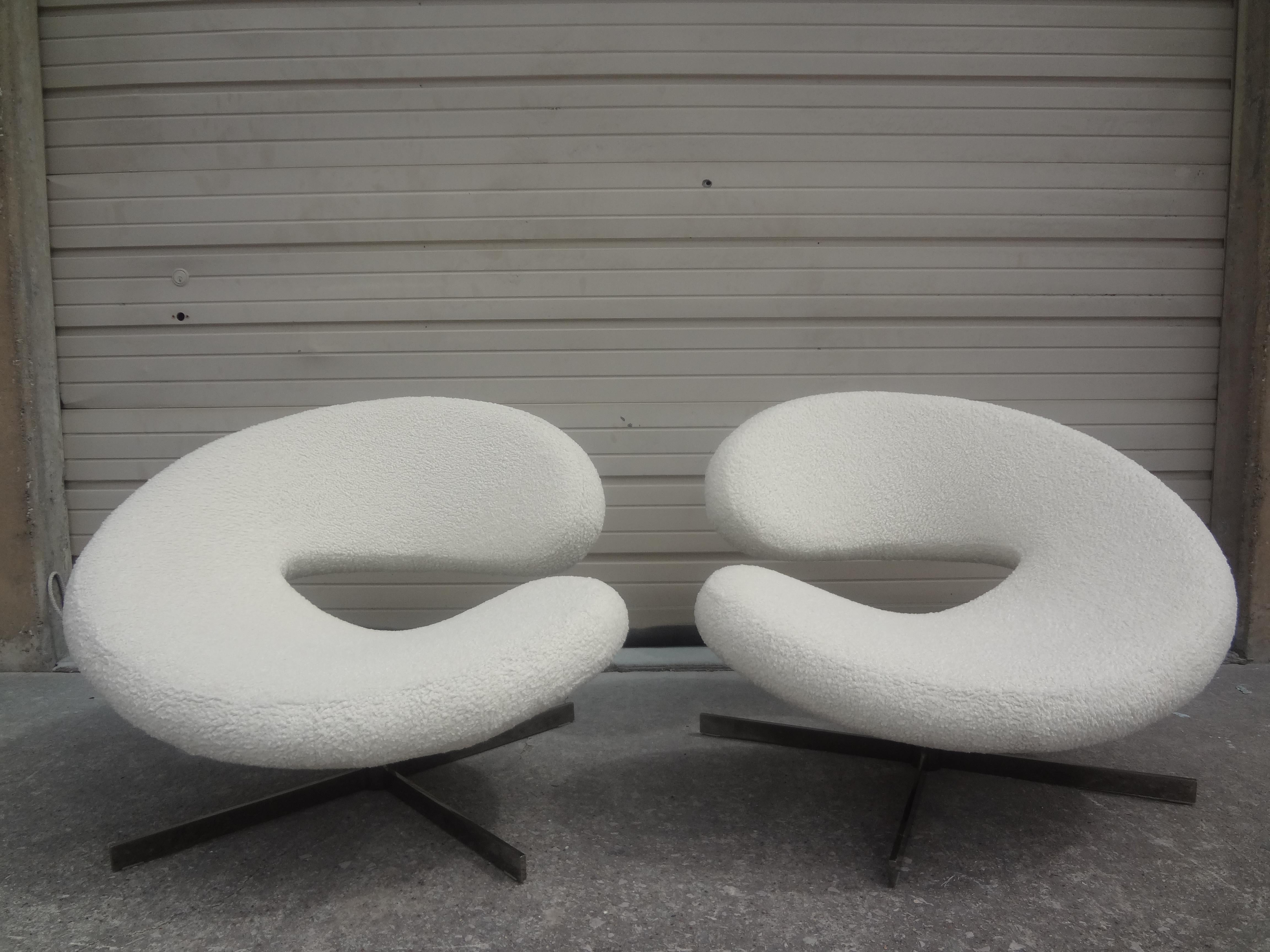 Sensational Pair of French Modernist sculptural swivel chairs by Roche Bobois. These stunning postmodern swivel chairs are a very unusual model, with chrome bases and a true pair, left and right. These rare French lounge chairs were taken down to
