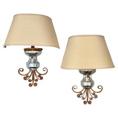 Pareja de candelabros franceses de vidrio moldeado