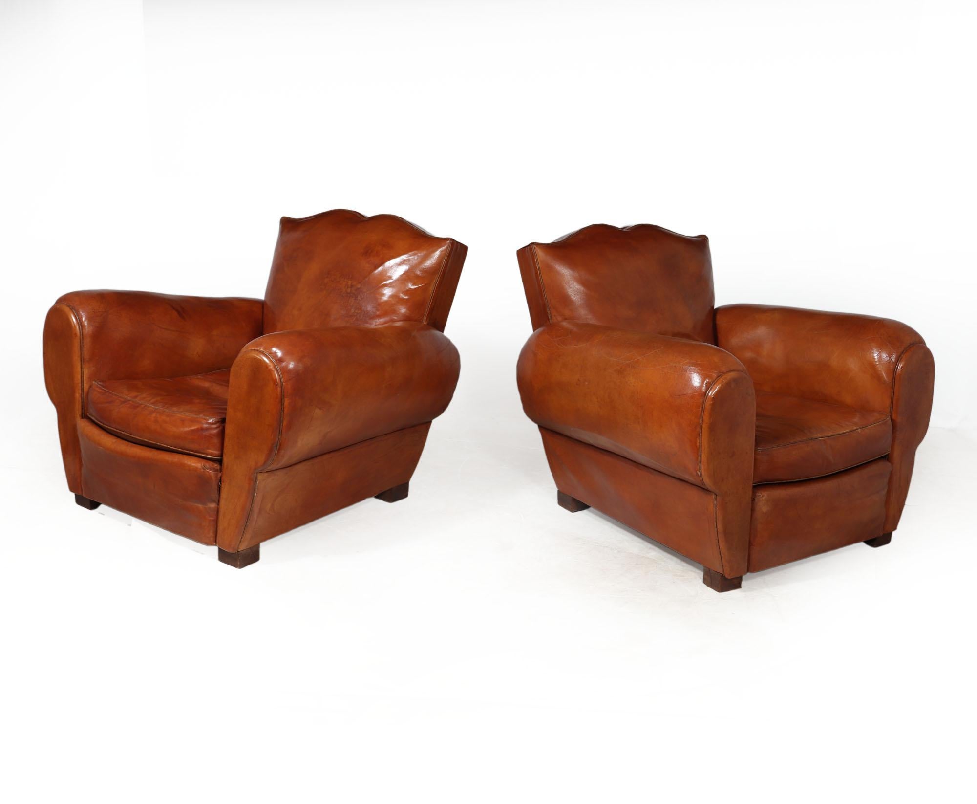 FRENCH MOUSTACHE BACK CLUB ARMCHAIRS
These French leather moustache back club chairs are an excellent choice for any home, fitting in with any eclectic interior. Original upholstery with high-grade leather that has undergone treatment in our