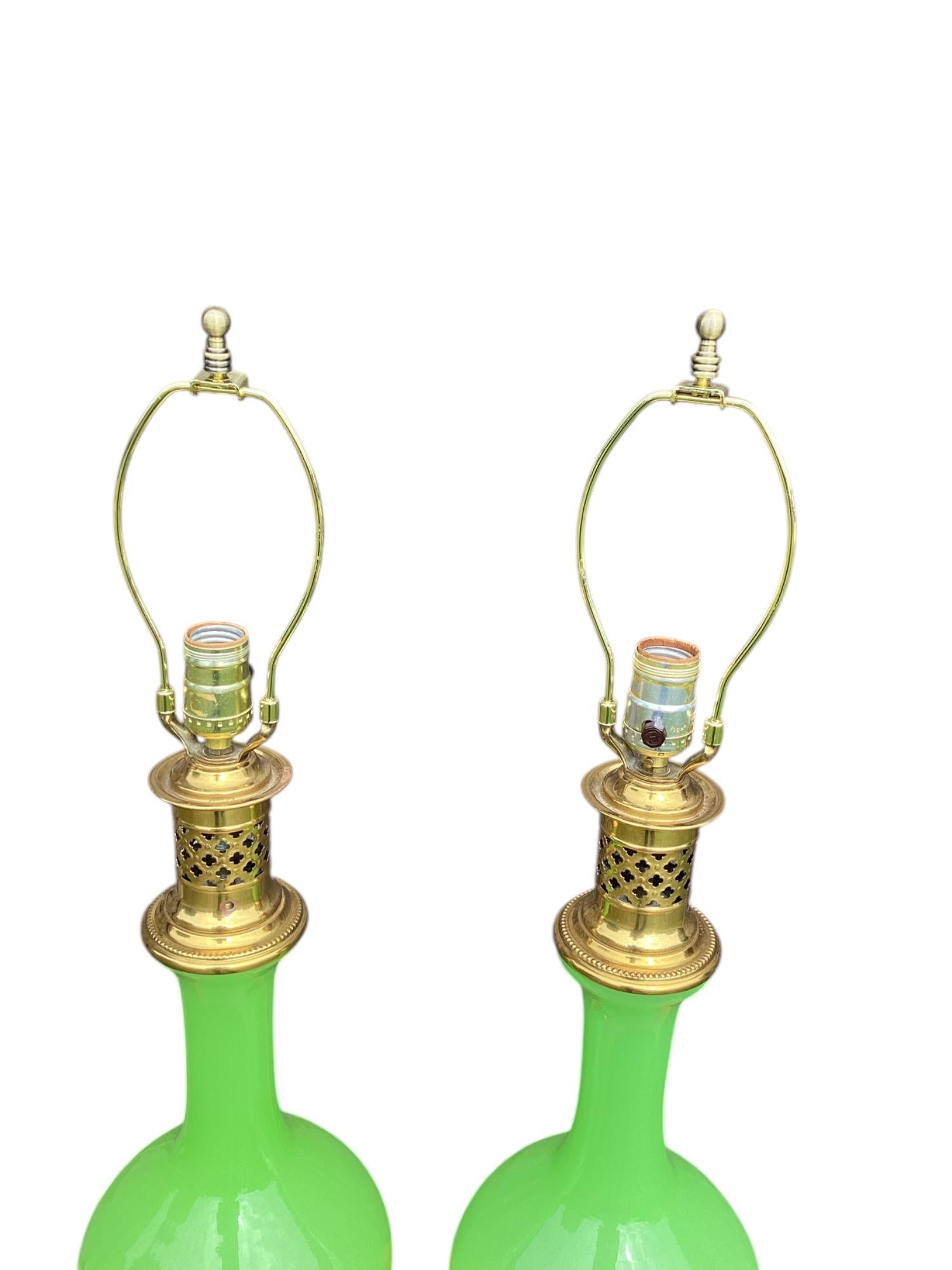 Ein Paar French Murano Green Opaline Tischlampen im Angebot 4