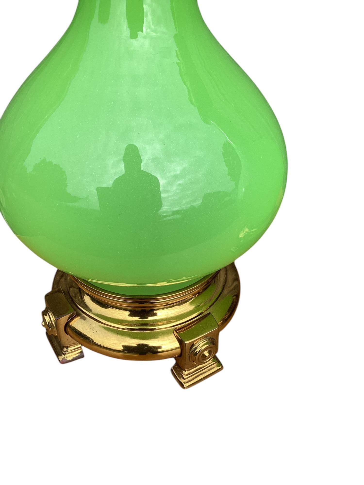 Ein Paar French Murano Green Opaline Tischlampen im Angebot 5
