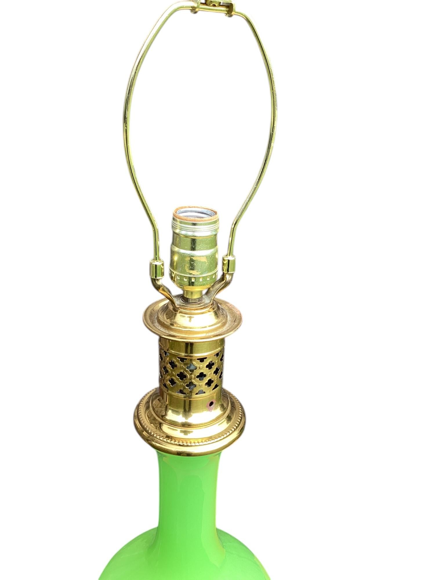 Ein Paar French Murano Green Opaline Tischlampen im Angebot 6