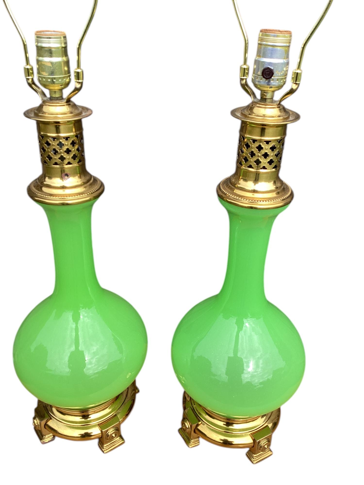 Ein Paar French Murano Green Opaline Tischlampen im Zustand „Gut“ im Angebot in Chapel Hill, NC