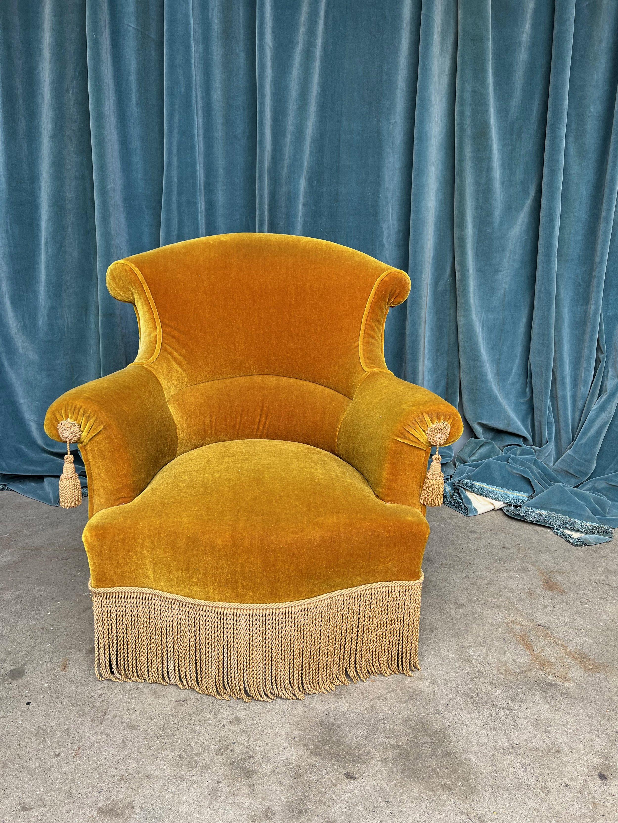 Pair of French NAP III Armchairs in Gold Velvet In Good Condition In Buchanan, NY
