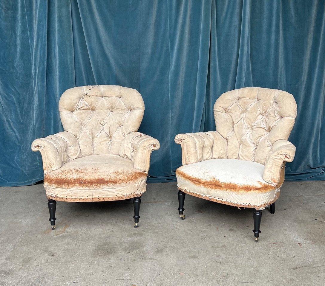 This exceptional pair of French Napoleon III armchairs embody a classic French vintage design, exuding an irresistible old-world charm that instantly elevates any space. The generous rounded and tufted backs are perfectly complemented by the