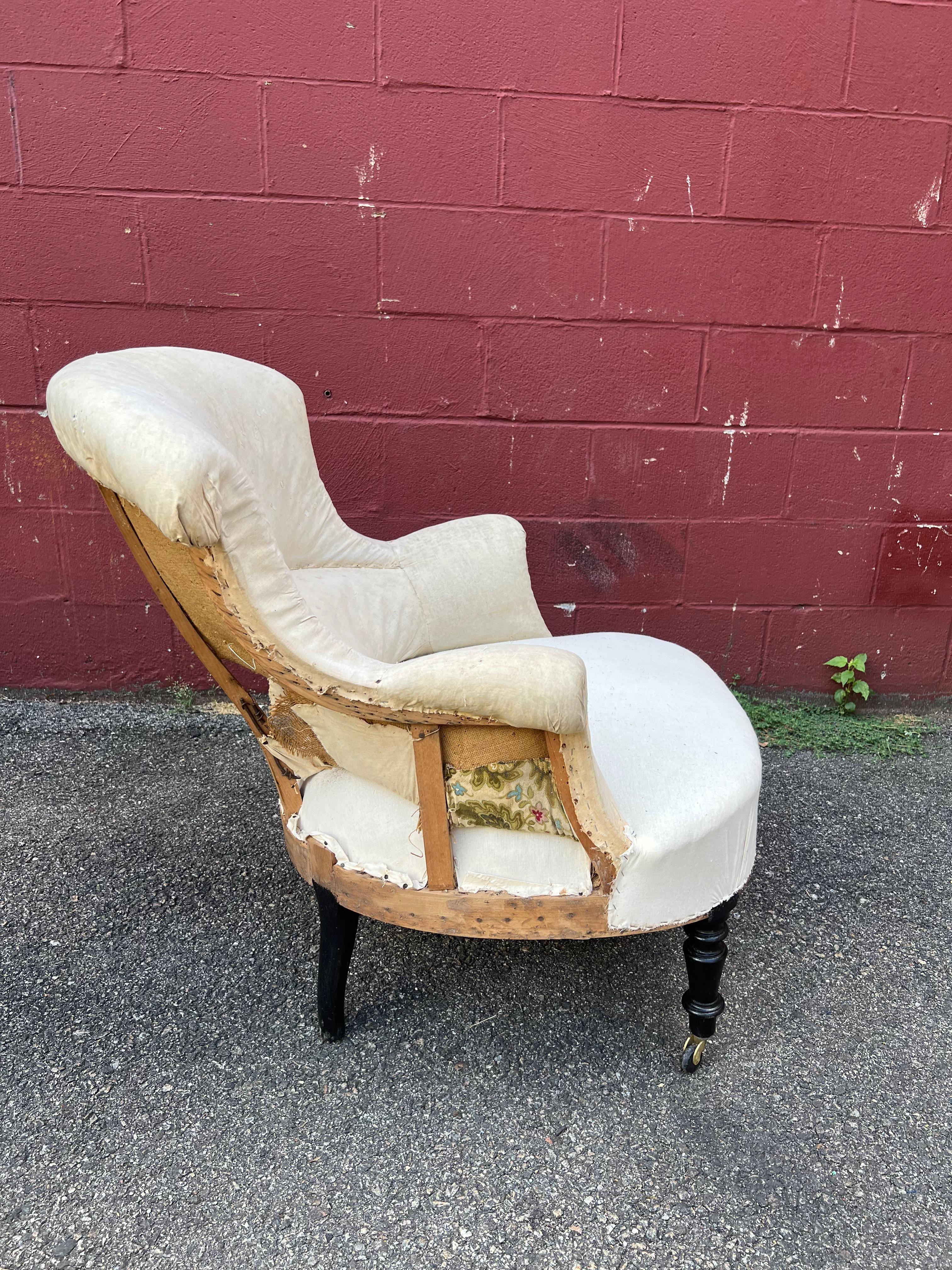 Pair of French Napoleon III Armchairs in Muslin For Sale 5