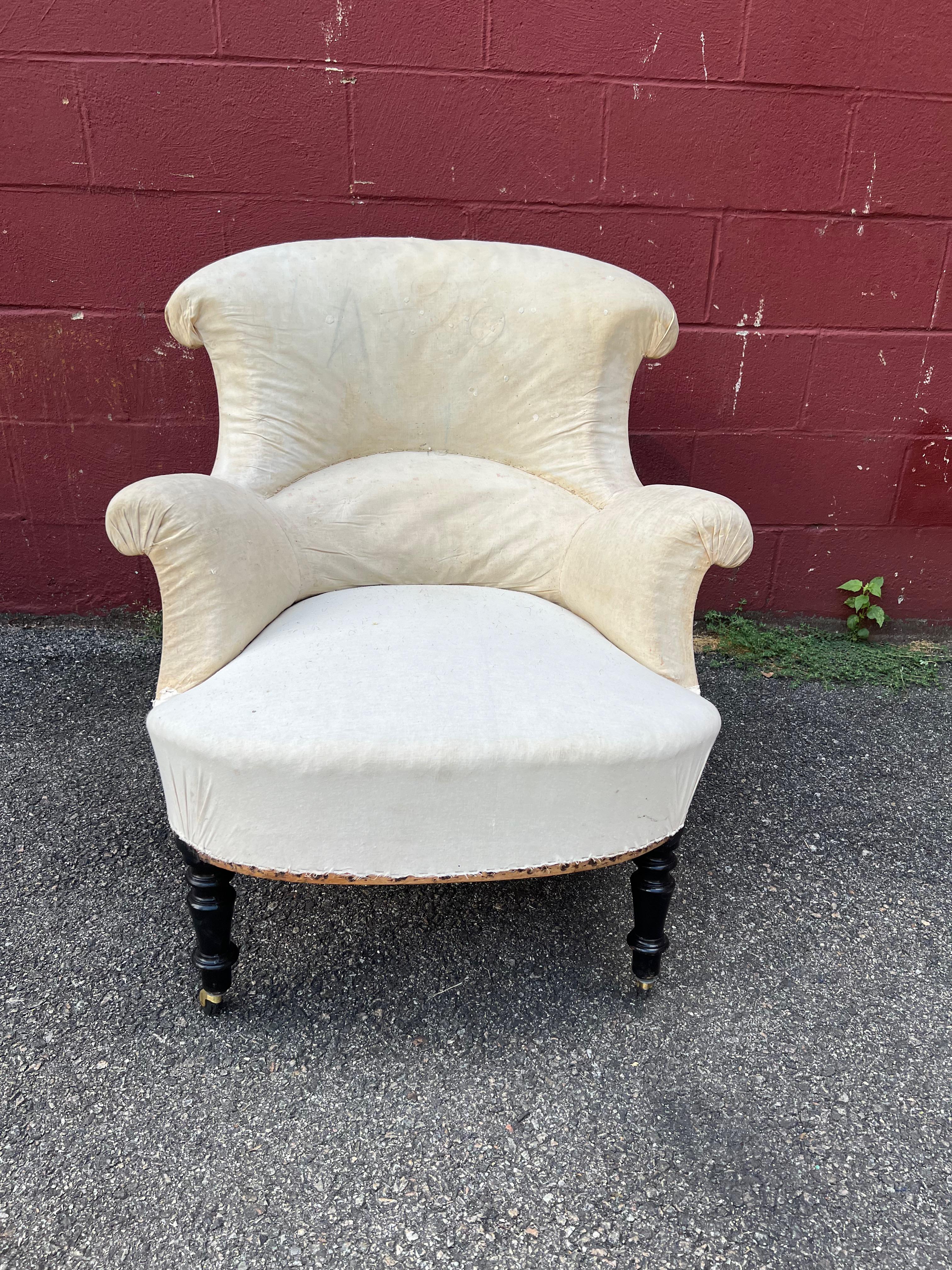 Pair of French Napoleon III Armchairs in Muslin For Sale 1