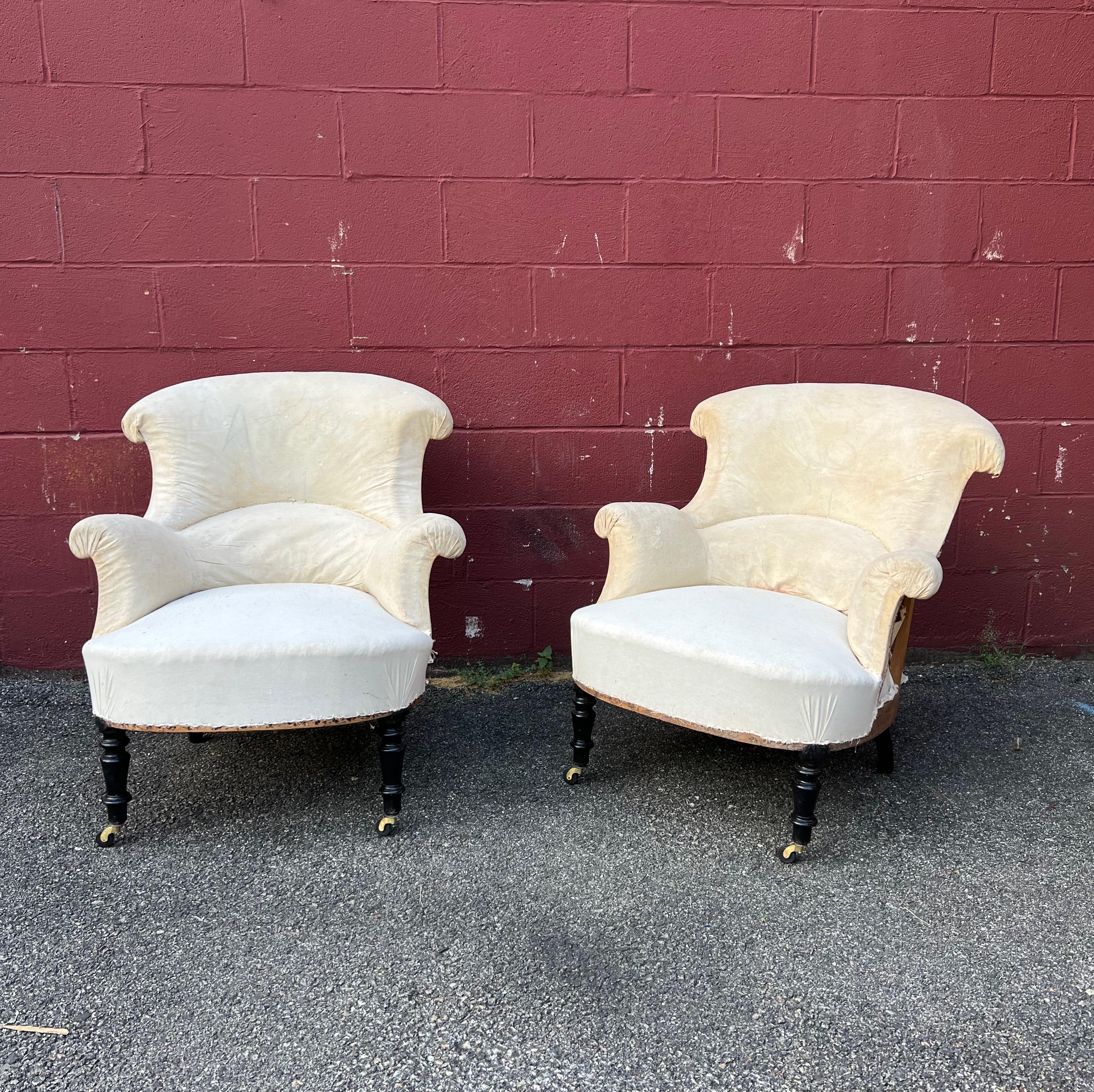 Pair of French Napoleon III Armchairs in Muslin For Sale 3