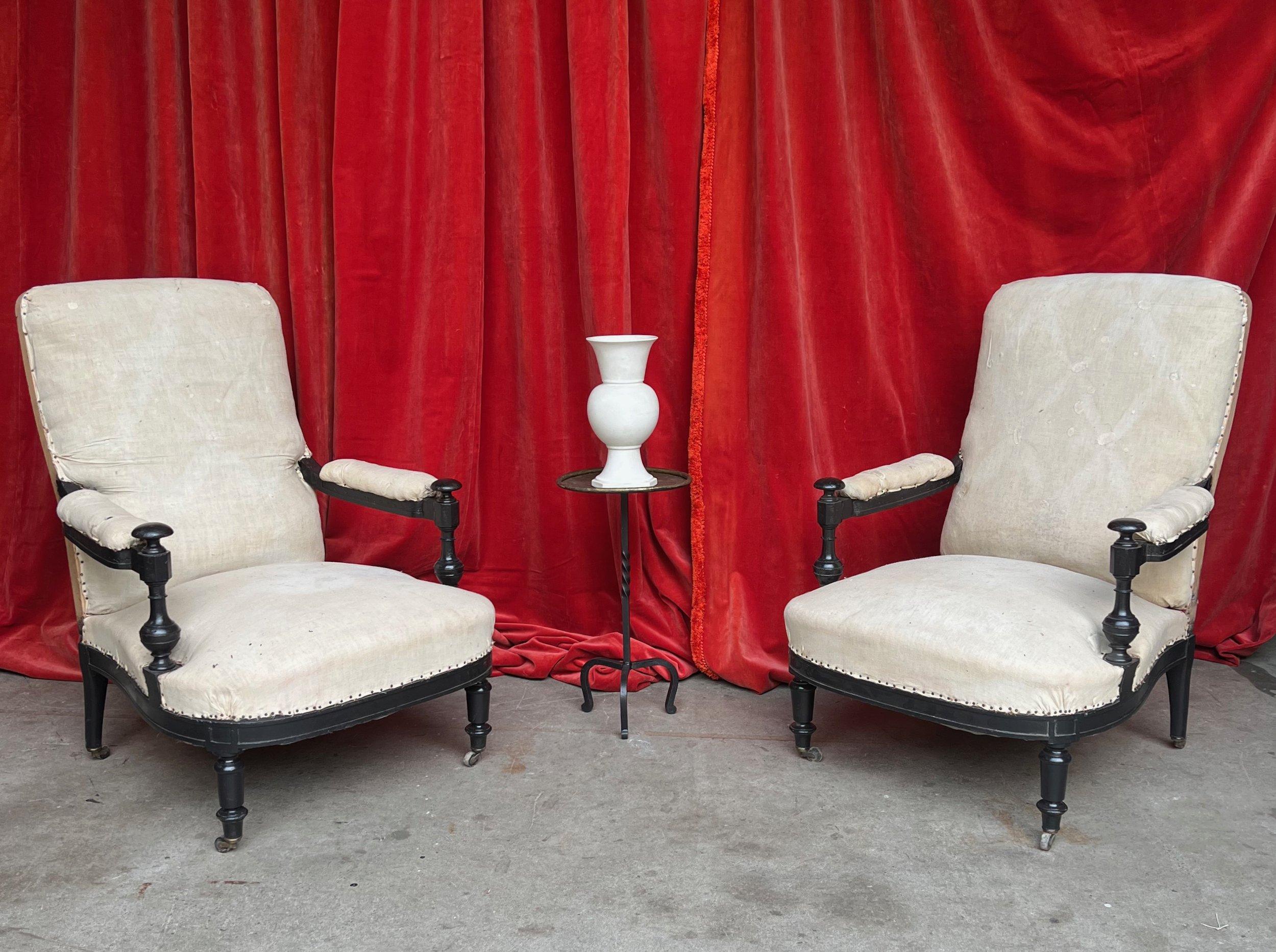 Français Paire de fauteuils français Napoléon III avec armatures ébonisées apparentes en vente
