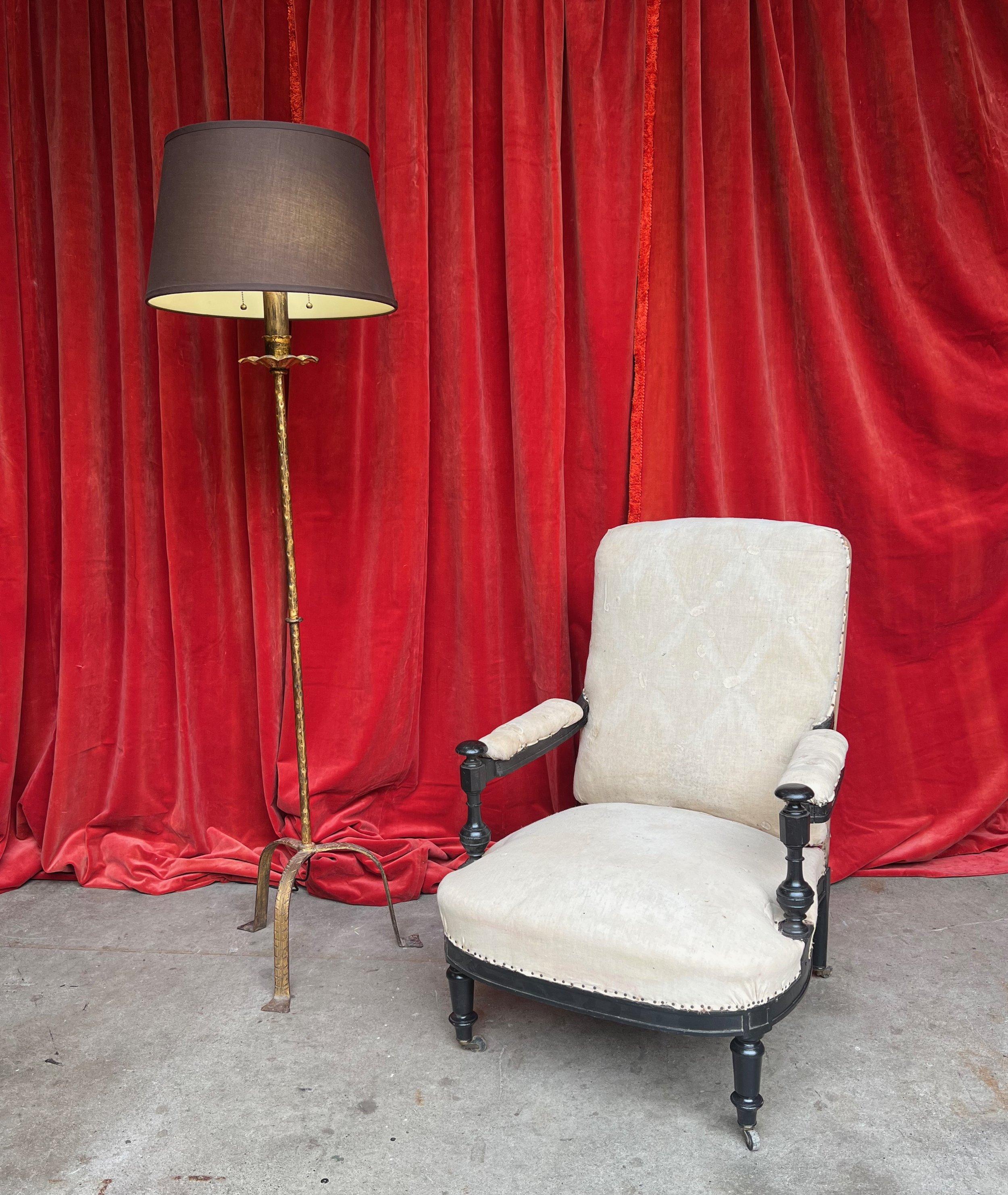Tissu d'ameublement Paire de fauteuils français Napoléon III avec armatures ébonisées apparentes en vente