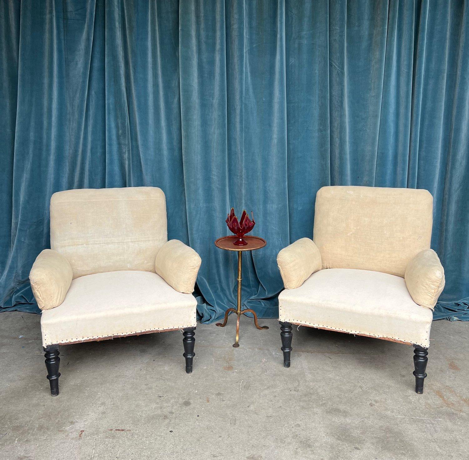 Pair of French Napoleon III Armchairs with Split Arms In Good Condition For Sale In Buchanan, NY