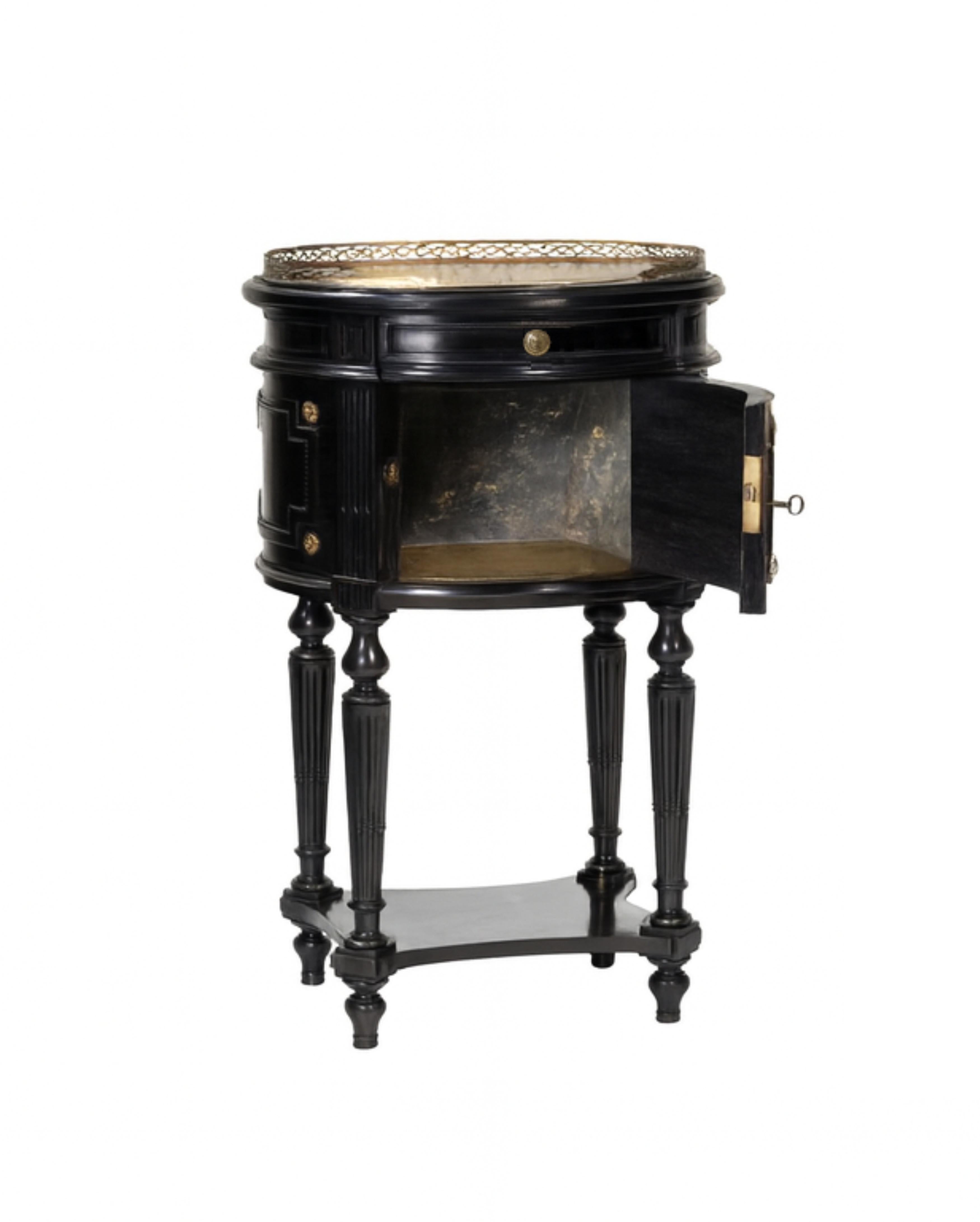 Paar französische, handgeschnitzte Nachttische aus schwarzem Lack von Napoleon III (Napoleon III.) im Angebot