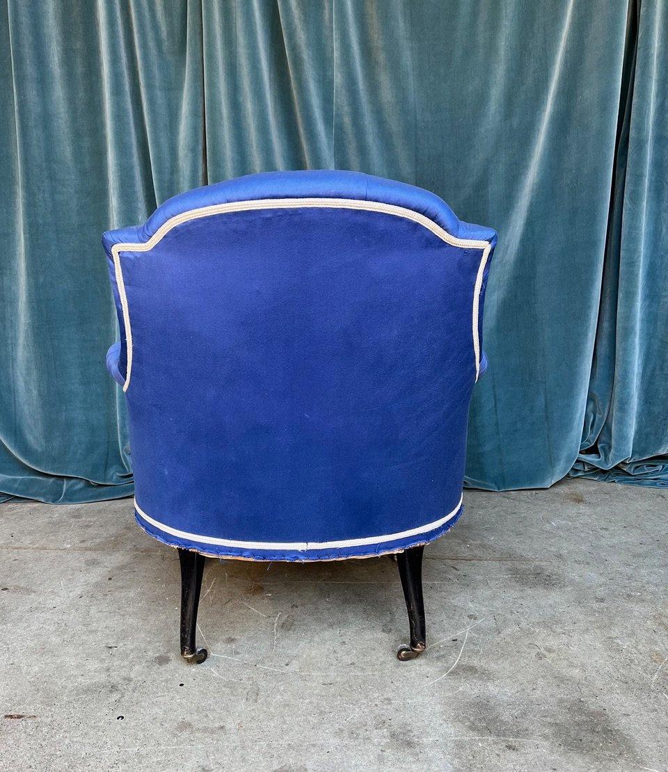 Paar französische Napoleon-III-Sessel mit blauem Tufting im Angebot 4