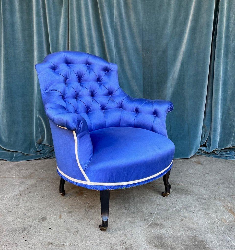 Fabric Pair of French Napoleon III Blue Tufted Armchairs For Sale