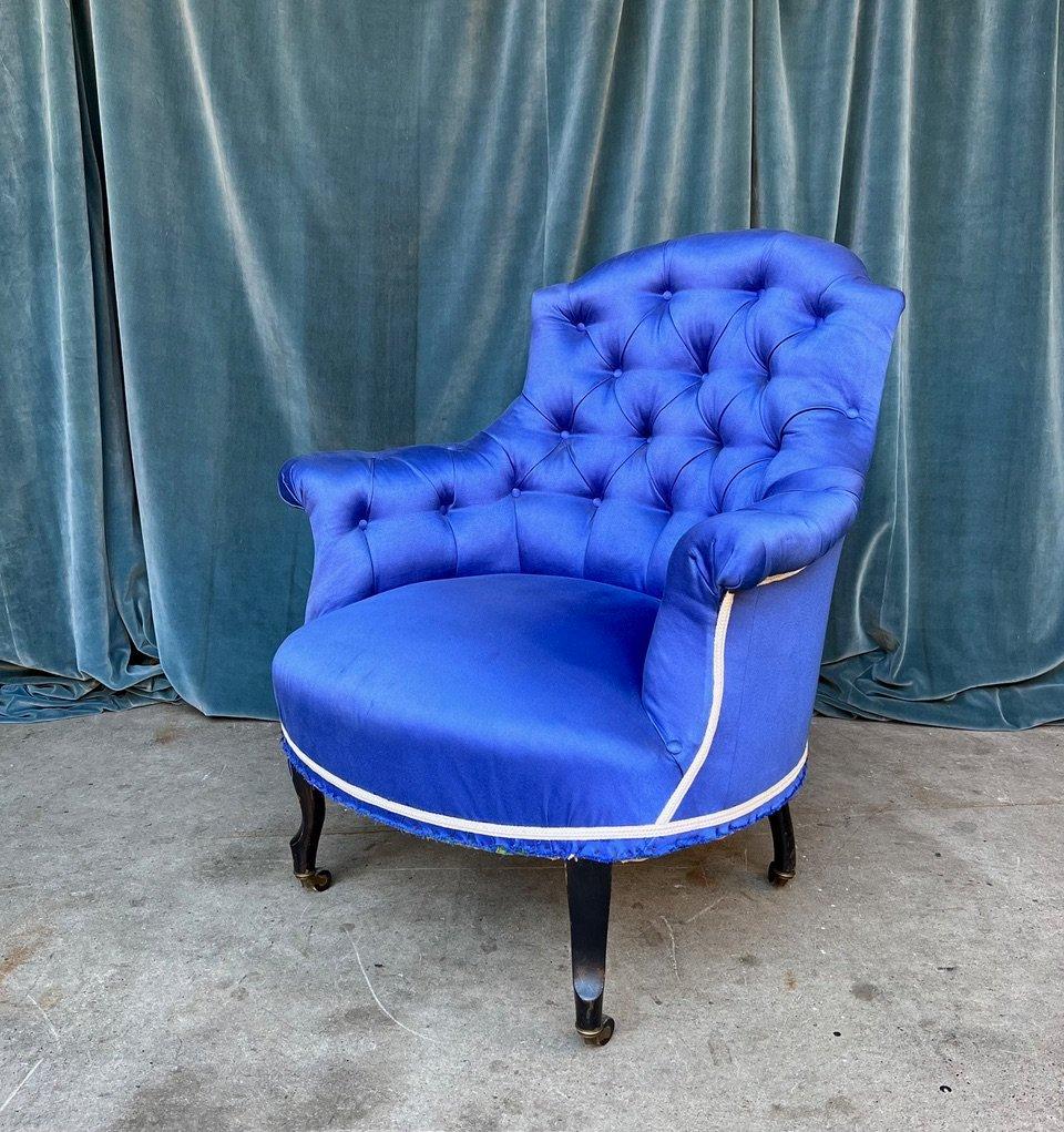 Pair of French Napoleon III Blue Tufted Armchairs For Sale 1