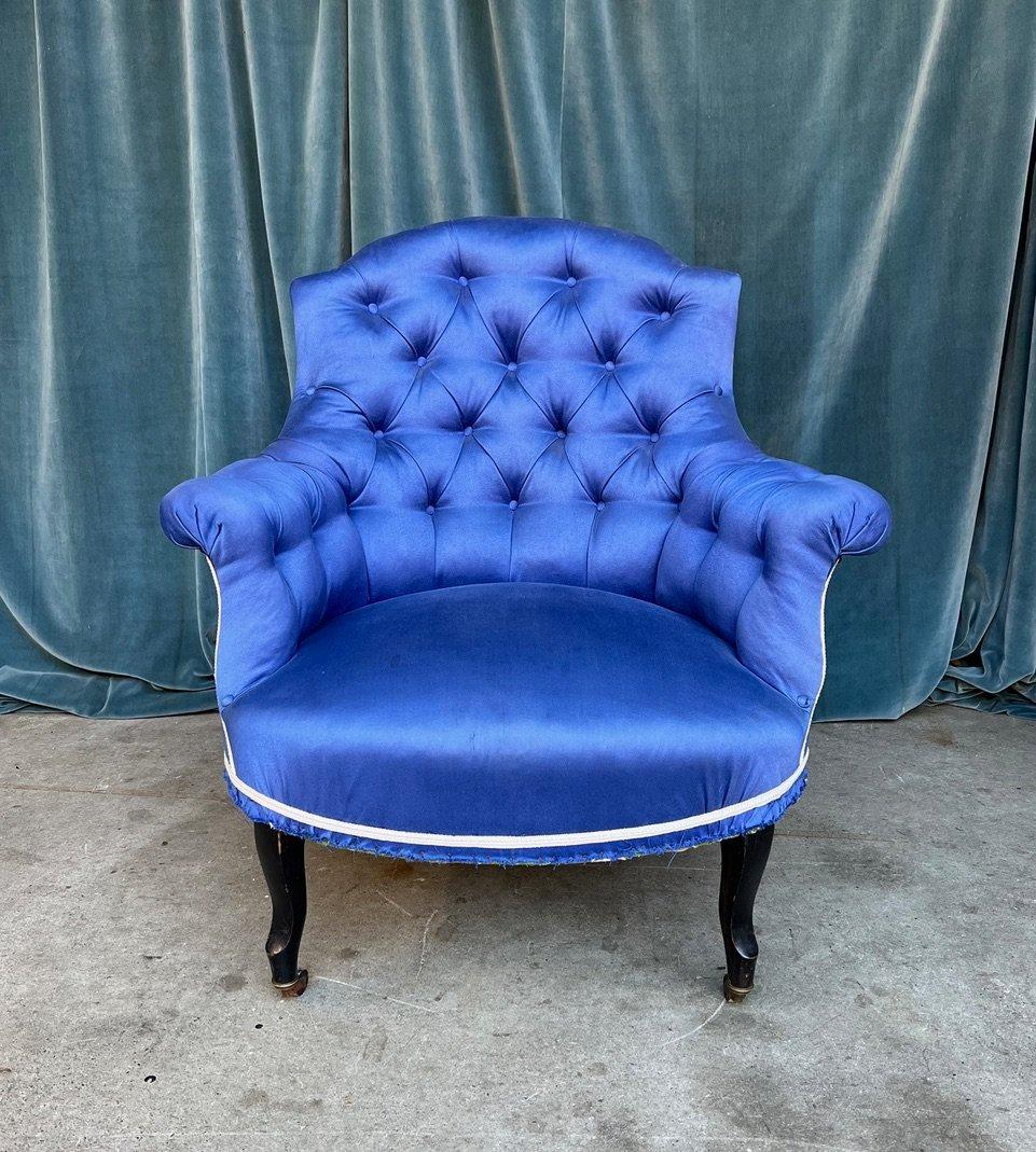 Paar französische Napoleon-III-Sessel mit blauem Tufting (Stoff) im Angebot
