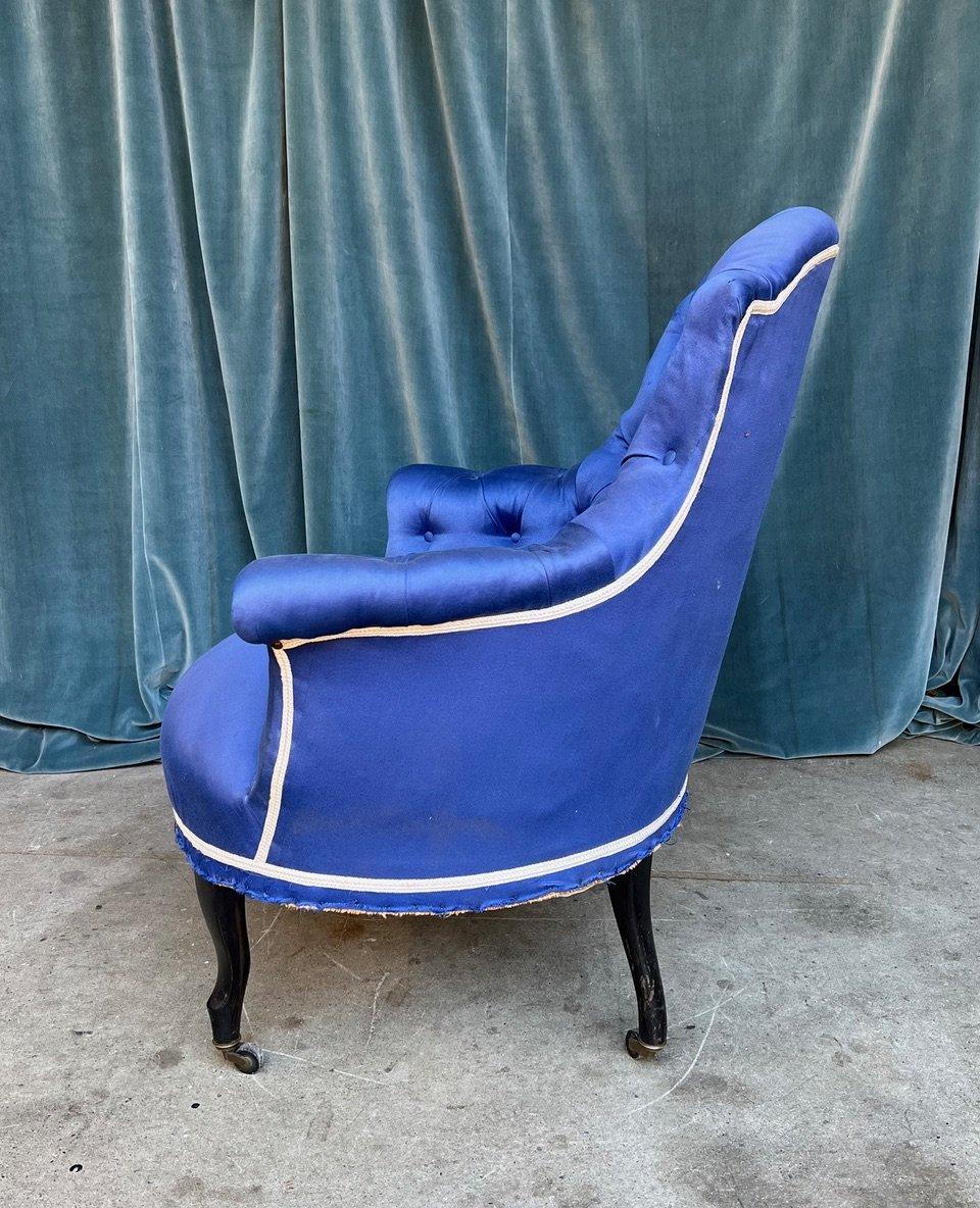 Coppia di poltrone francesi Napoleone III con inserti blu in vendita 3