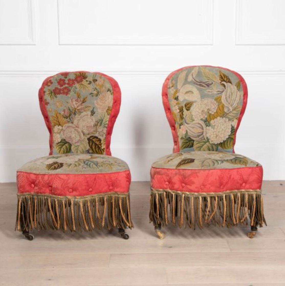 Paire de chaises françaises Napoléon III avec tapisserie d'origine. 
Bon état, solide et robuste.