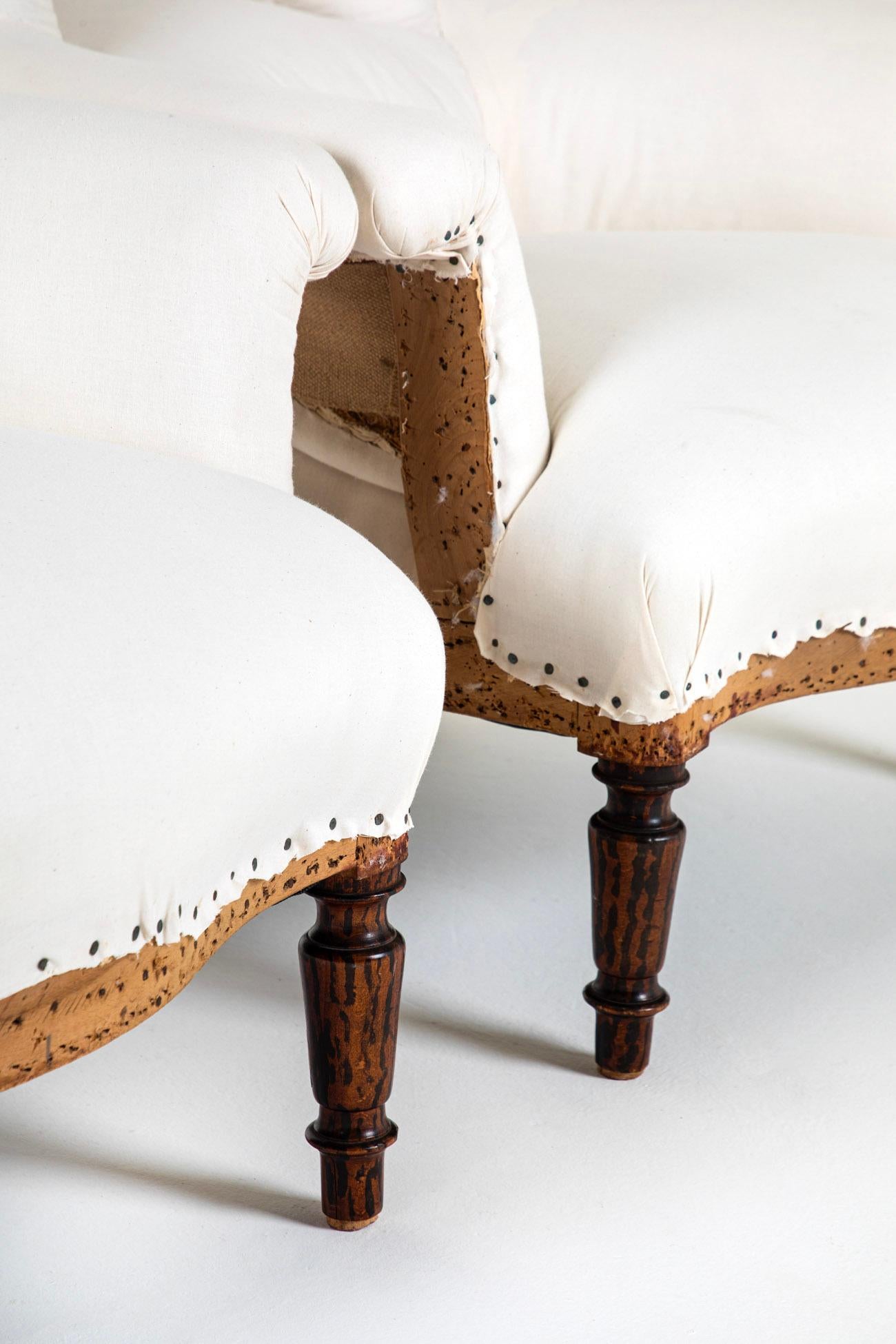 Coppia di poltrone francesi con schienale a coda di pesce Napoleone III In condizioni buone in vendita a Faversham, GB