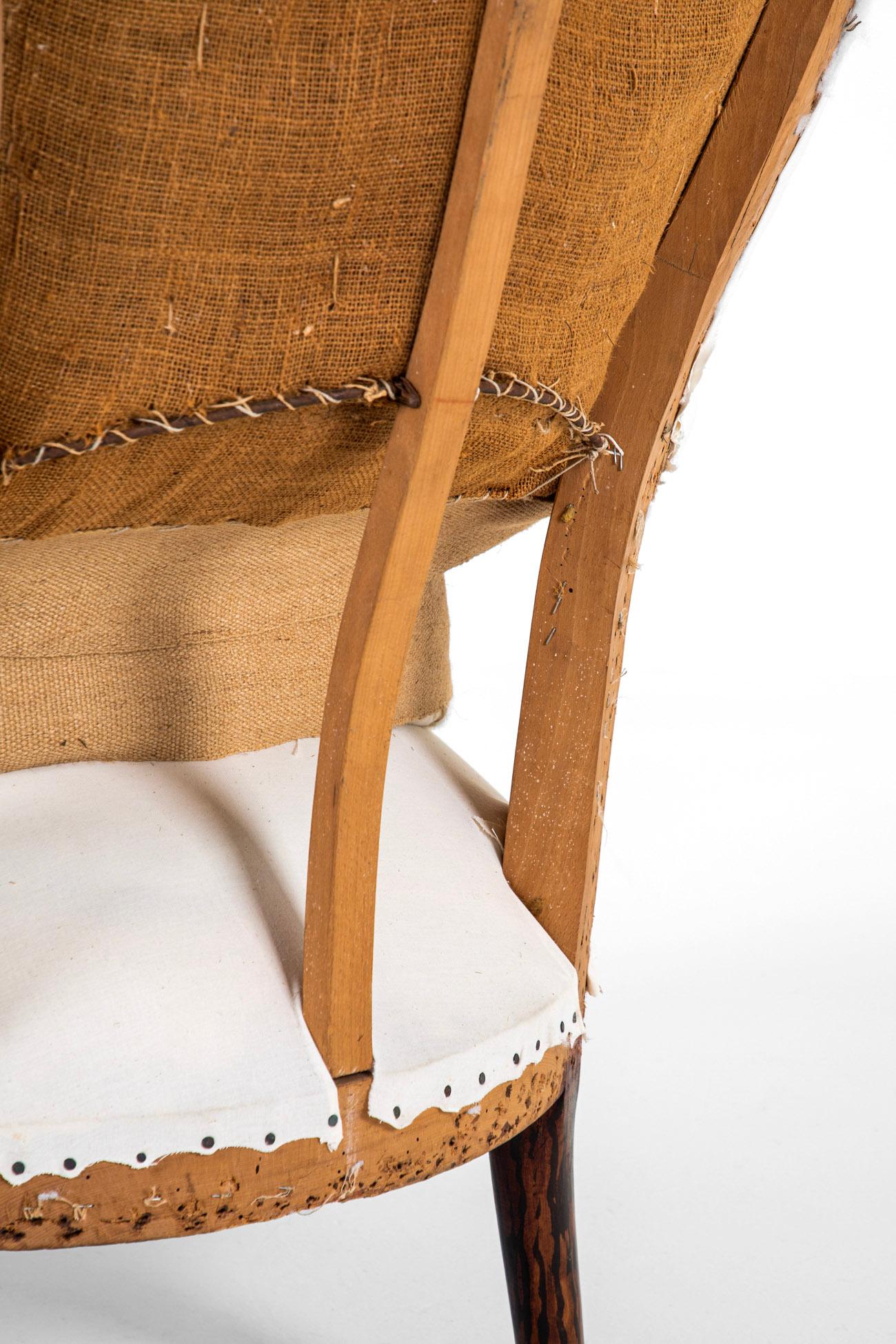 XIX secolo Coppia di poltrone francesi con schienale a coda di pesce Napoleone III in vendita