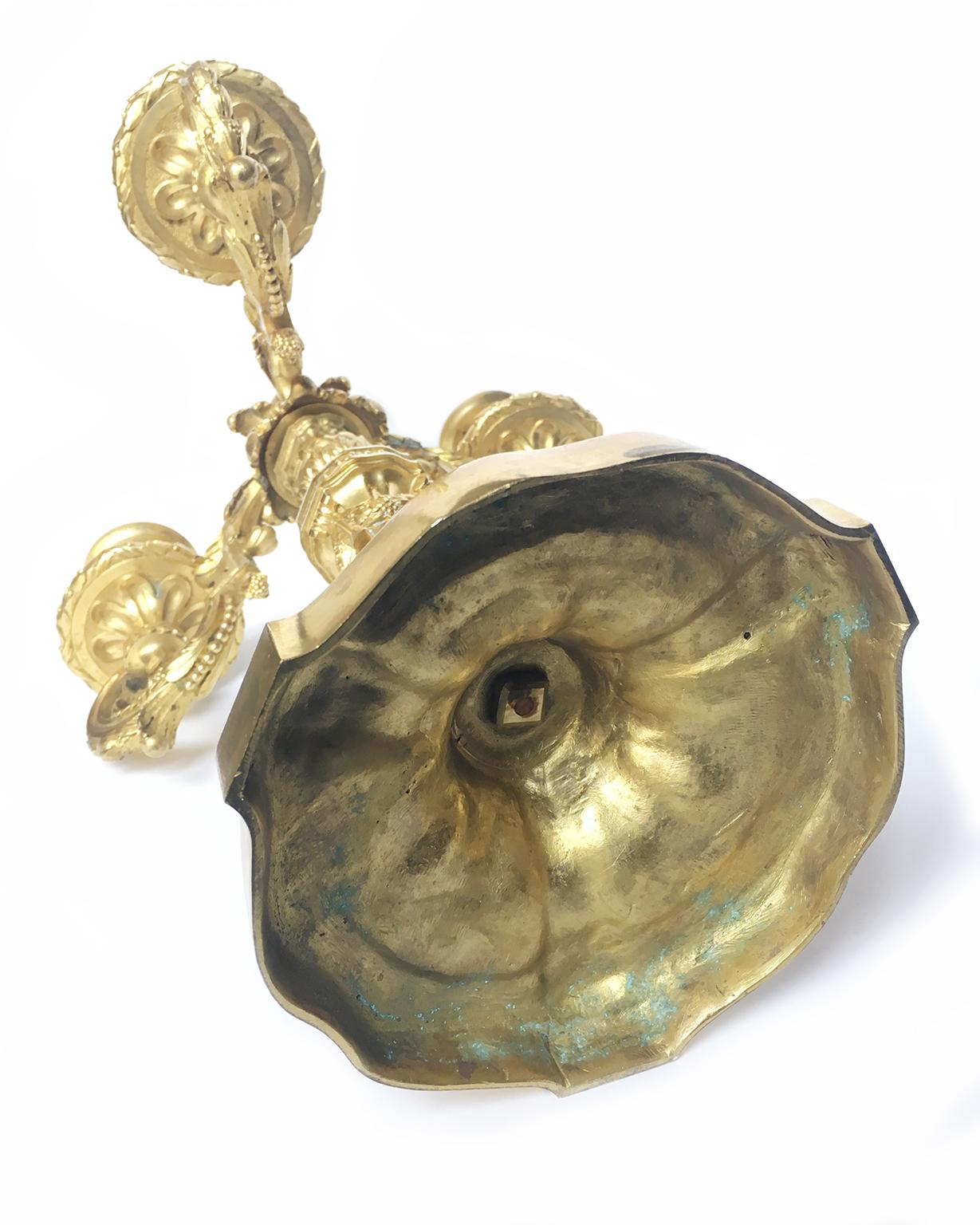 Paire de candélabres français à trois flammes, vers 1860 en vente 8
