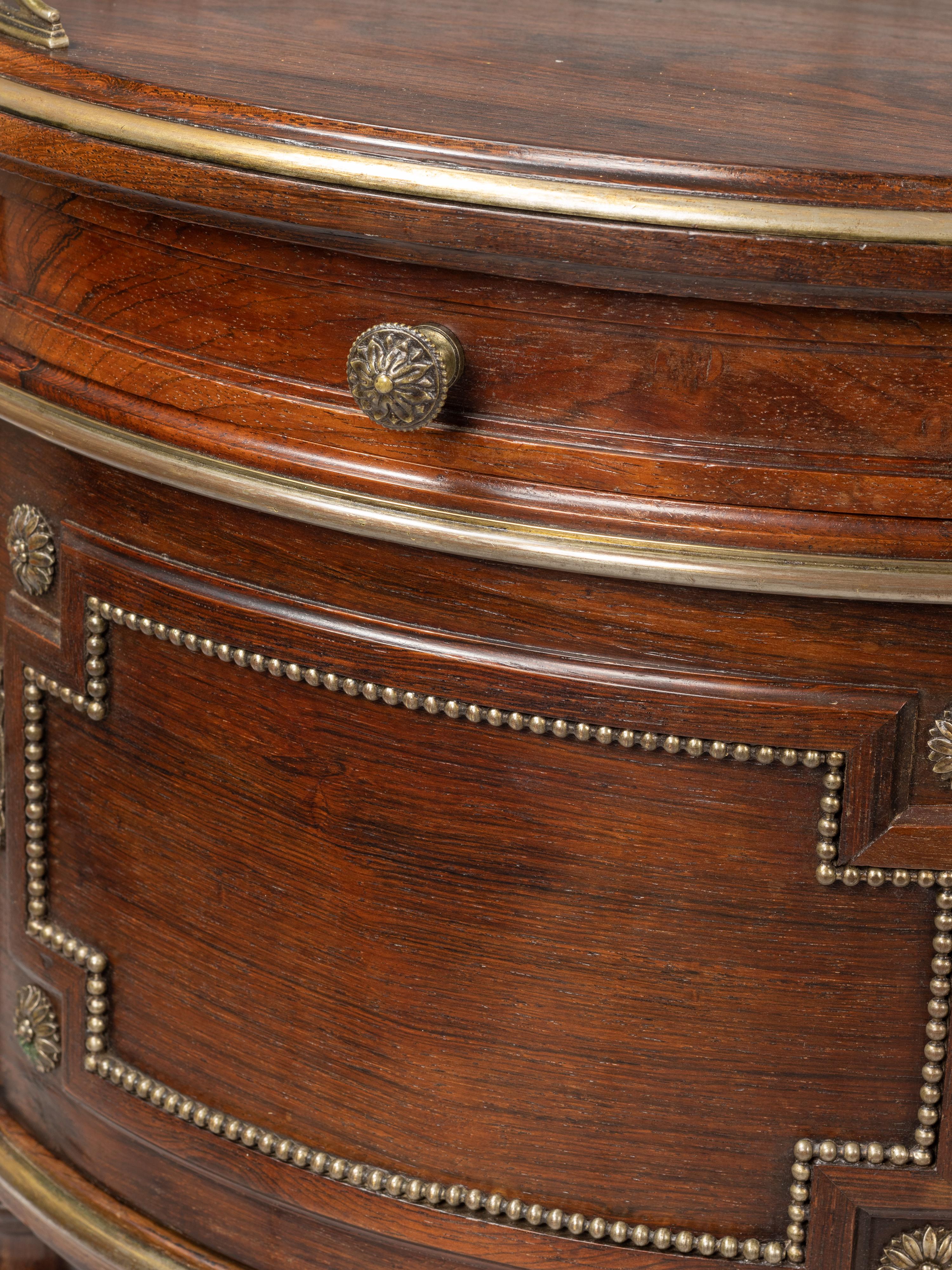 Pair of French Napoleon III Hand-Carved Bedside Tables, sec. XIX For Sale 12