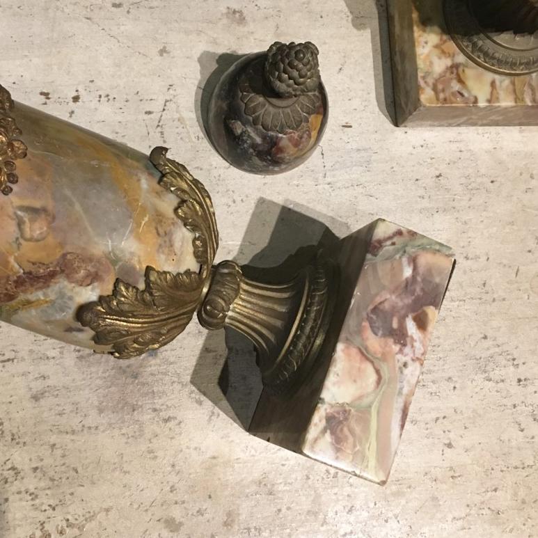 Pair of French Napoleon III Marble Lidded Vases with Ormolu Mountings In Good Condition For Sale In Firenze, Tuscany