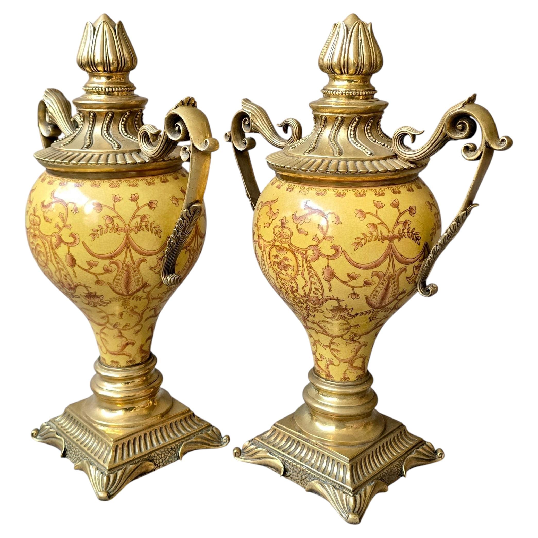 Paire de cassolettes de style Sèvres montées en bronze doré, Napoléon III