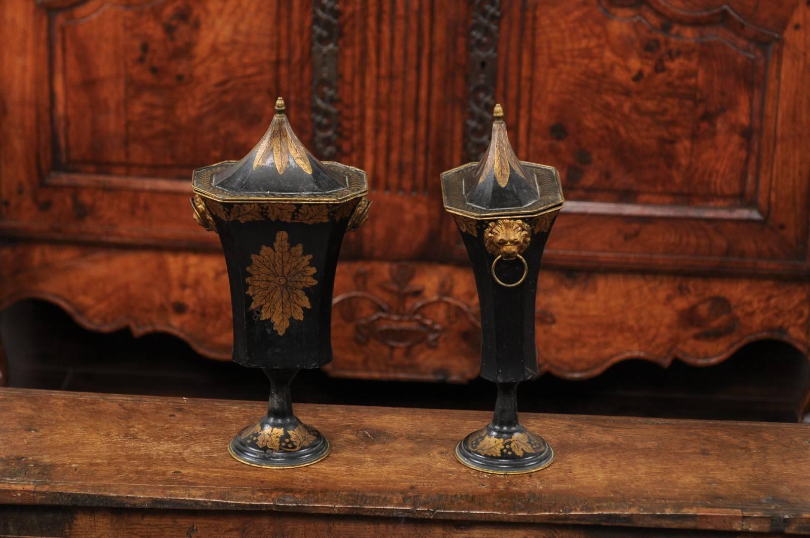 Pair of French Napoleon III Period 1850s Painted Tôle Urns with Gilded Accents 4