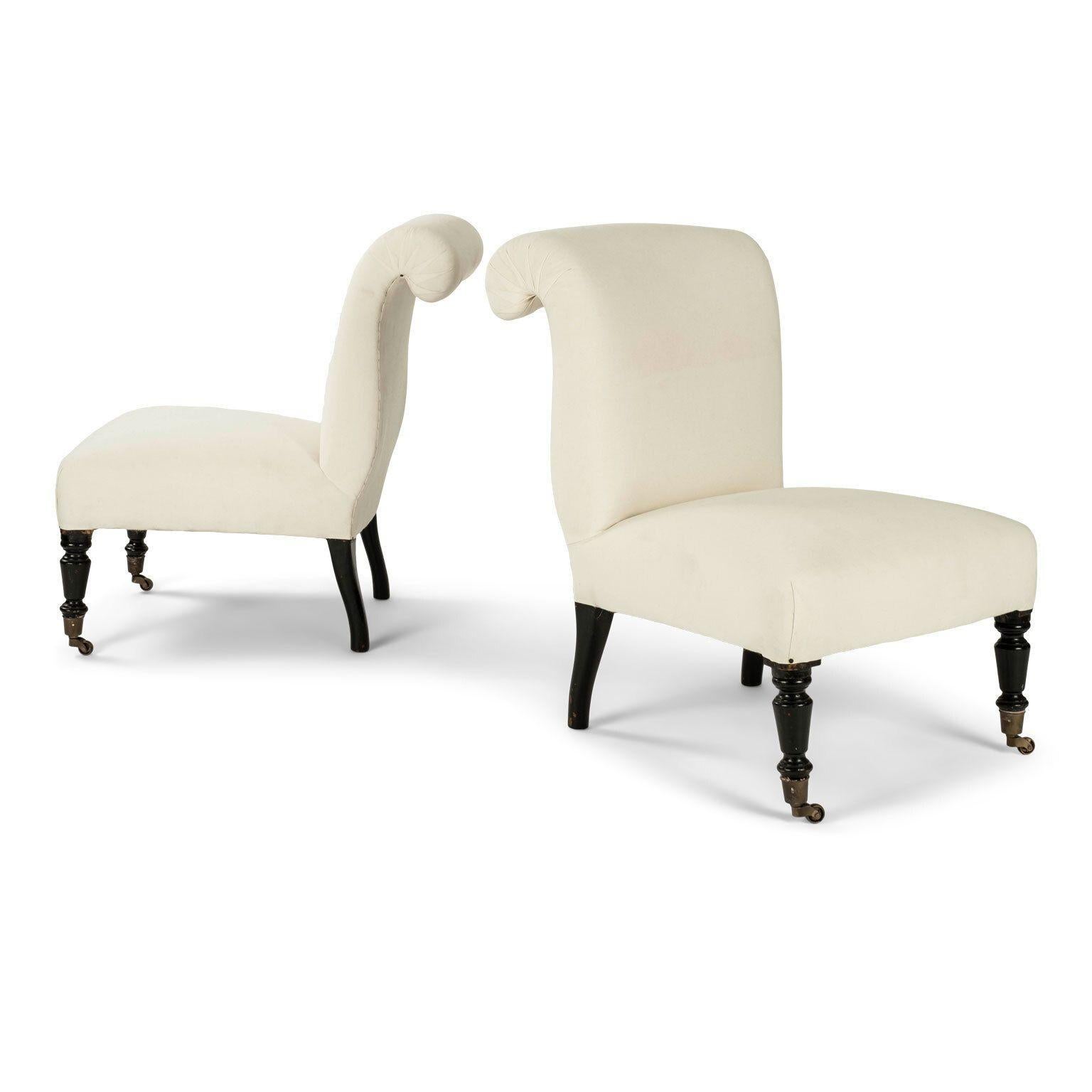 Pair of French Napoleon III Slipper Chairs Upholstered in White Linen In Good Condition In Houston, TX