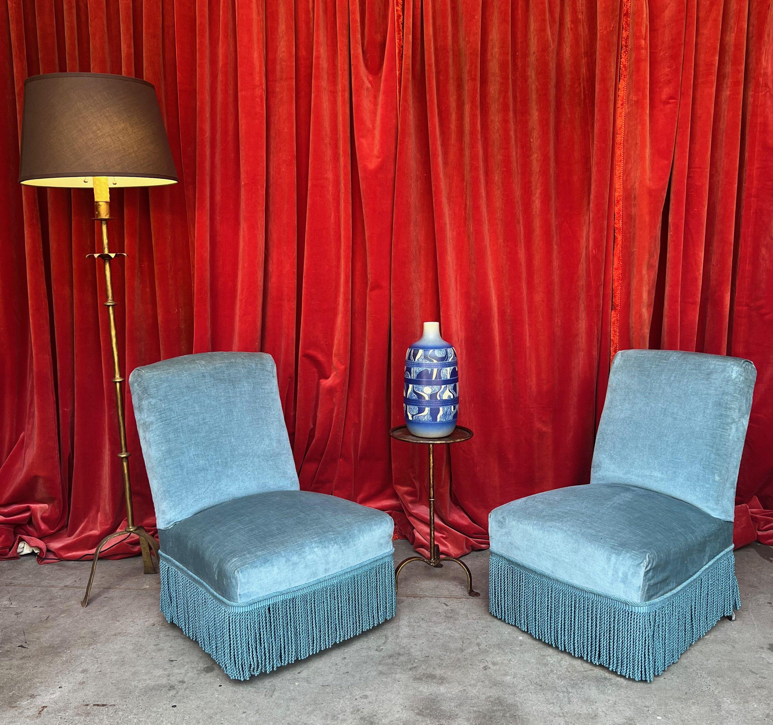 Pair of French Napoleon III Slipper Chairs in Light Blue Velvet In Good Condition In Buchanan, NY