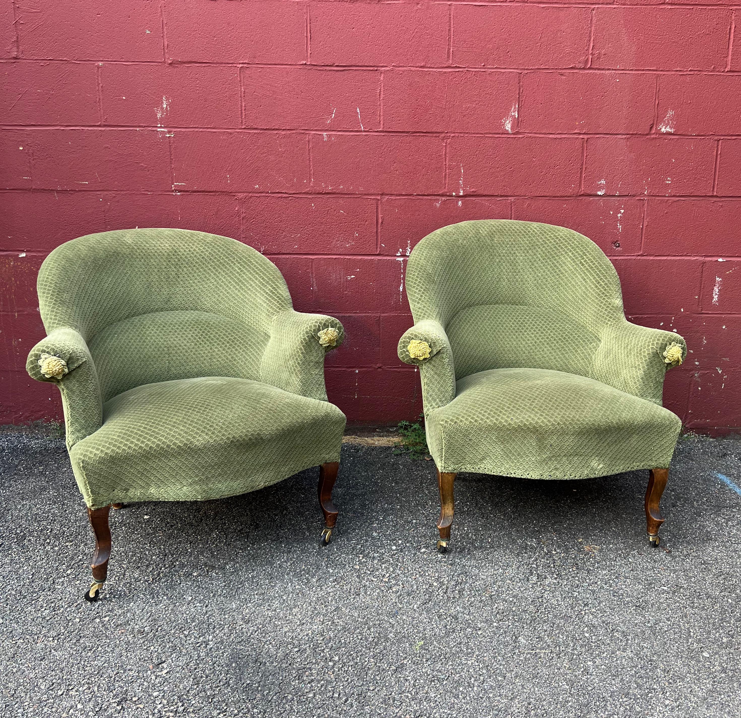 Pair of French Napoleon III Style Armchairs in Faded Green Velvet In Good Condition In Buchanan, NY