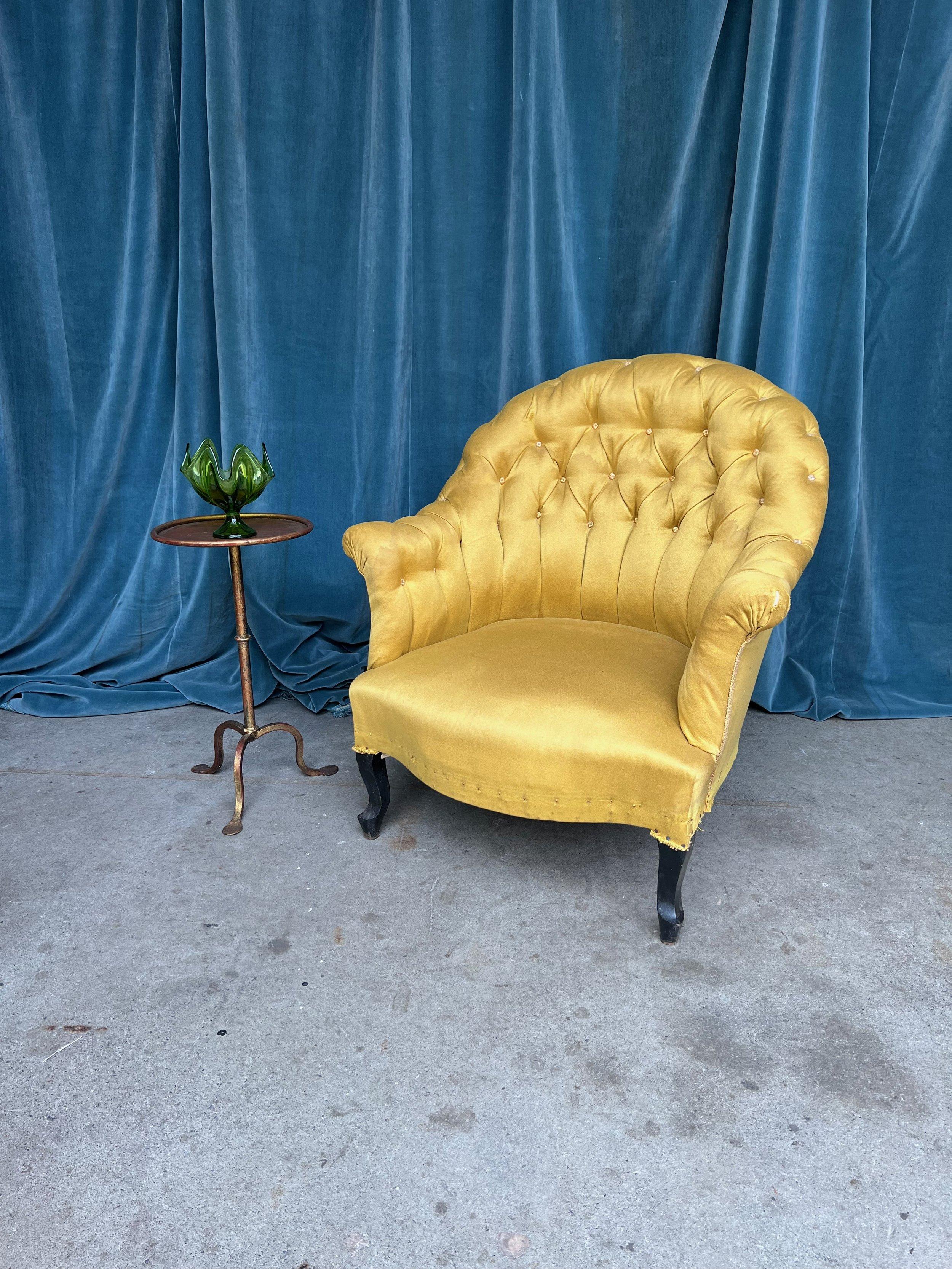 19th Century Pair of French Napoleon III Tufted Arm Chairs in Gold Fabric For Sale