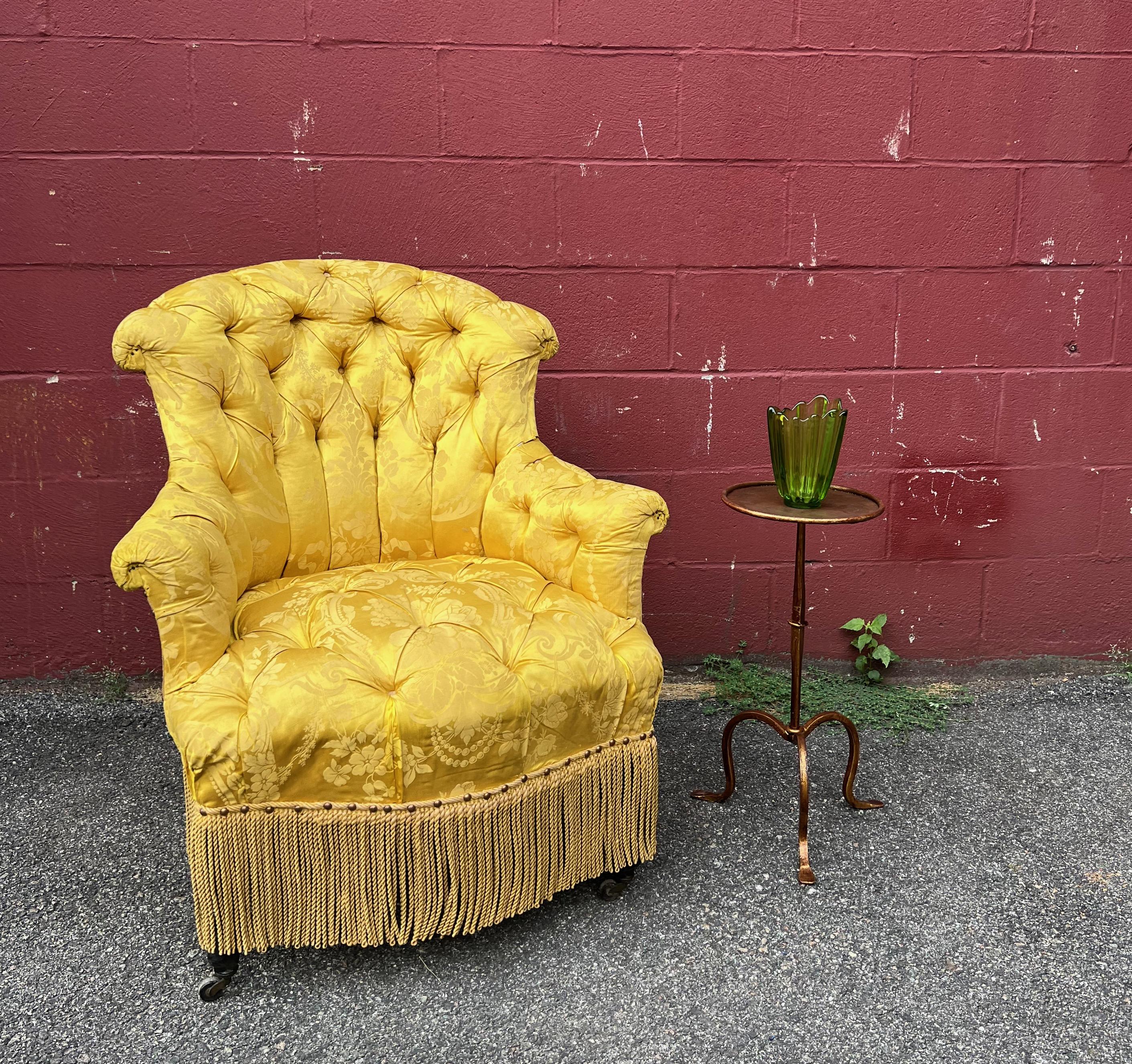 Pair of French Napoleon III Tufted Arm Chairs in Yellow Silk Fabric In Good Condition In Buchanan, NY