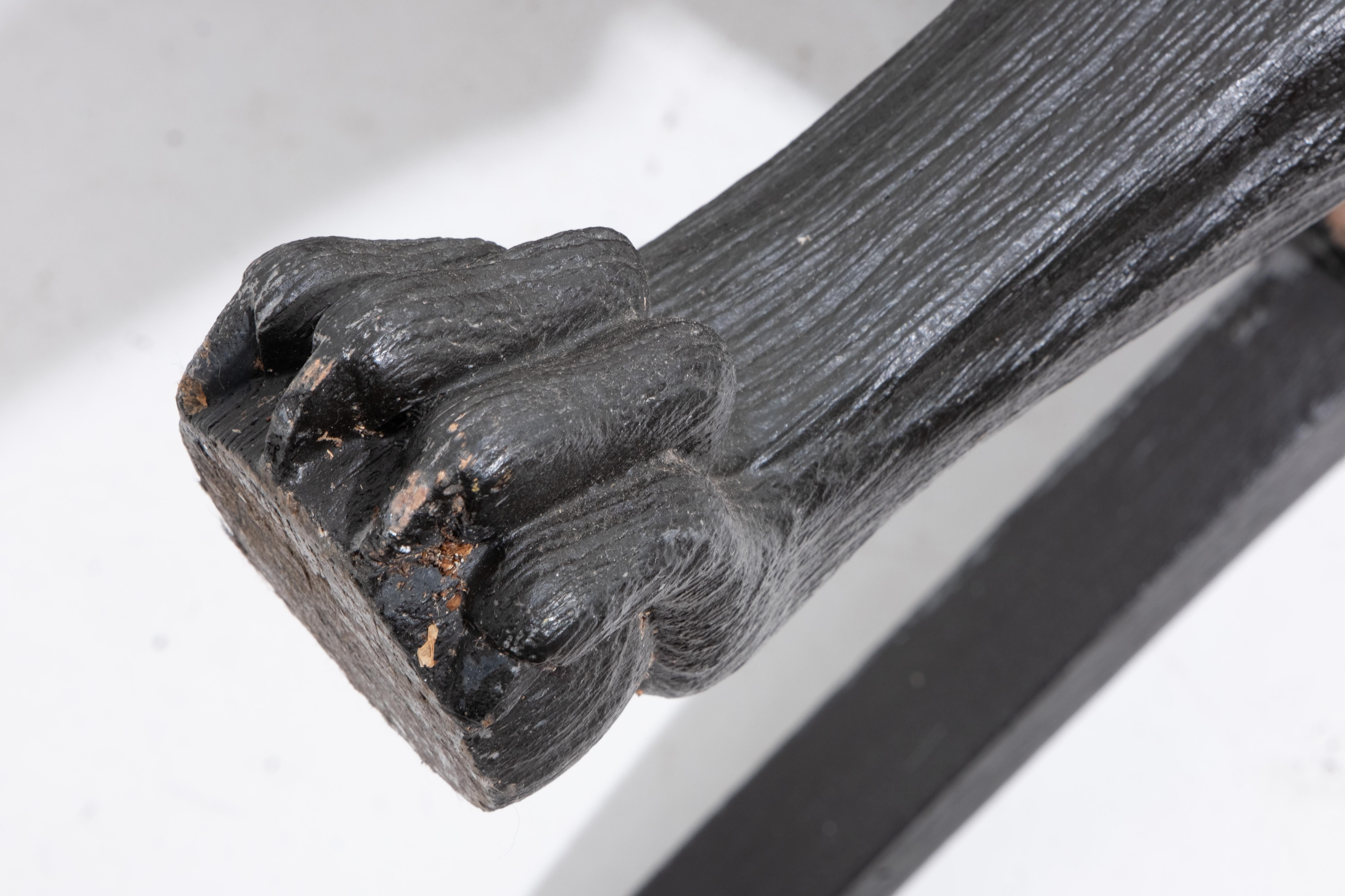 Legno Coppia di poltrone da trono francesi in stile napoleonico, intagliate ed ebanizzate in vendita