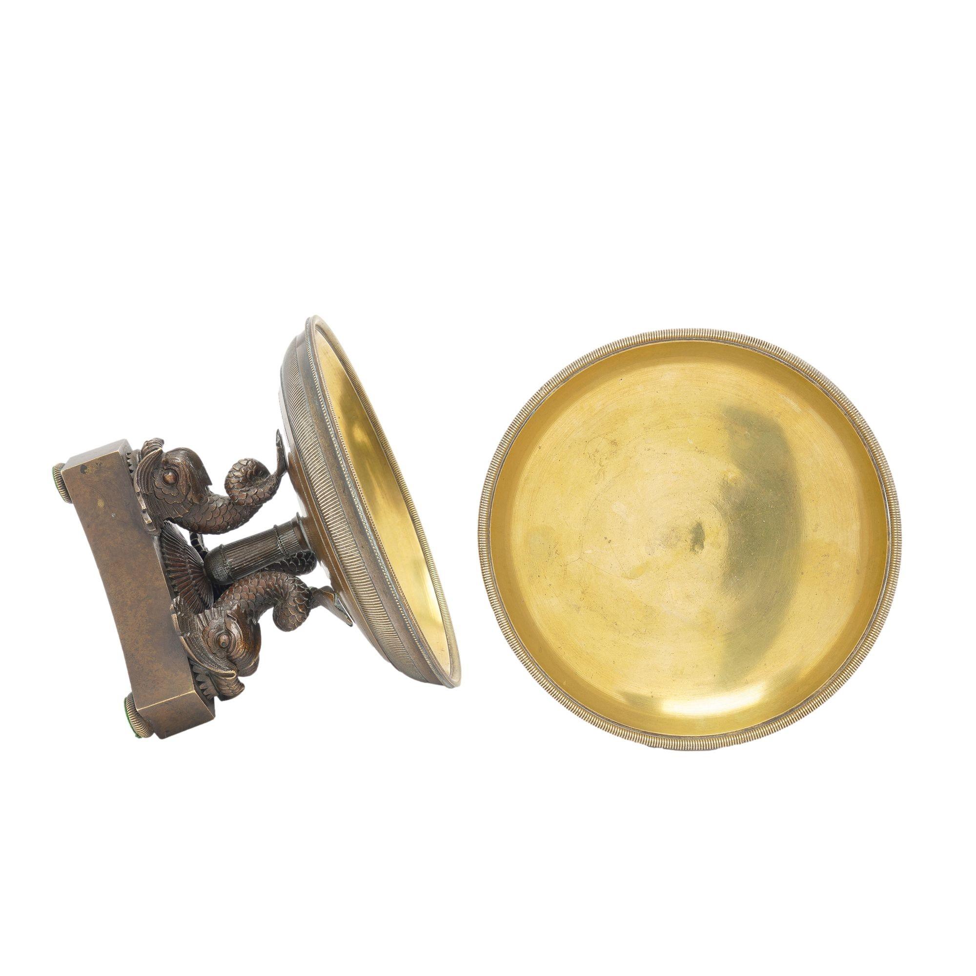 Coppia di tazze in bronzo neoclassiche francesi, 1800-25 ca. in vendita 4