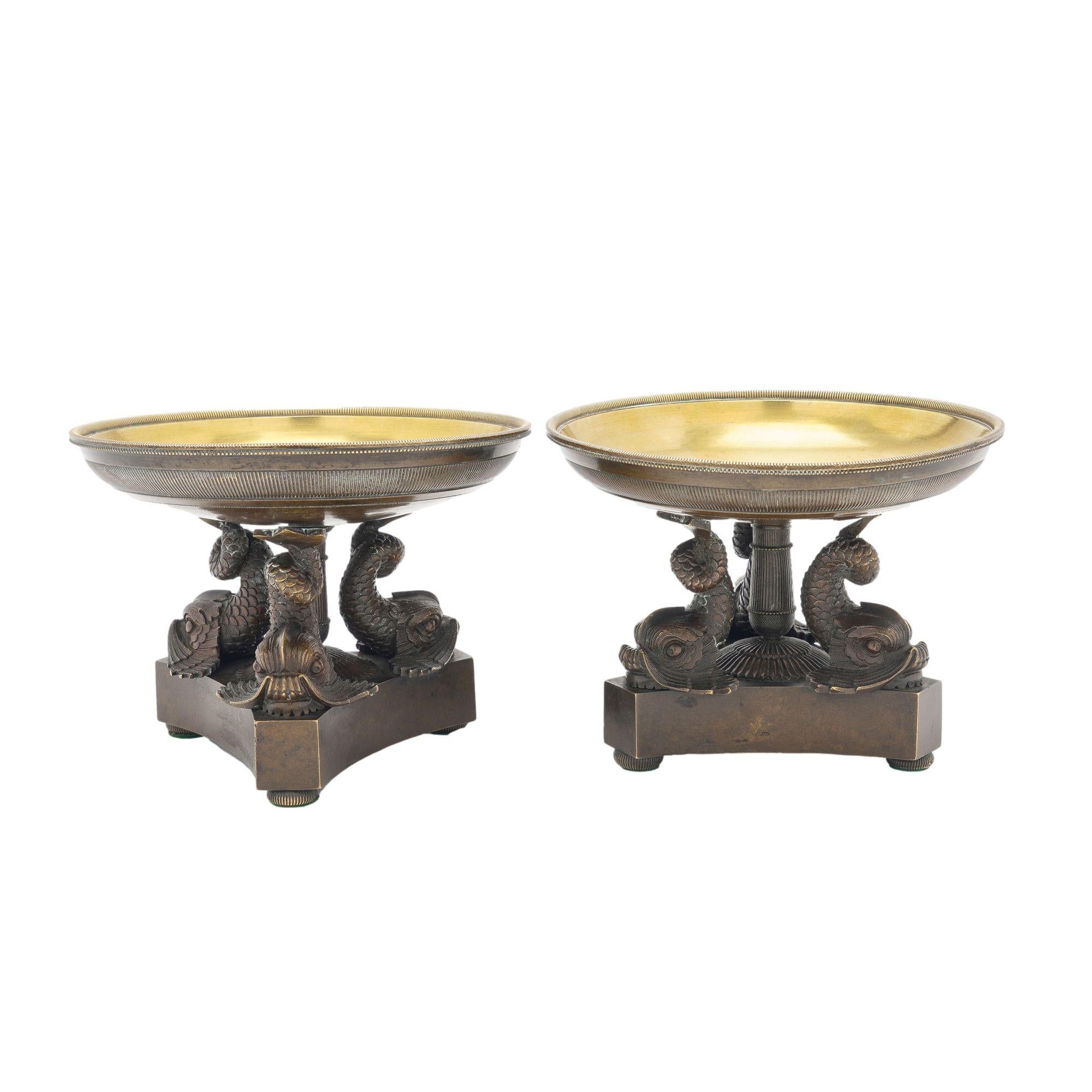 Bronzo Coppia di tazze in bronzo neoclassiche francesi, 1800-25 ca. in vendita